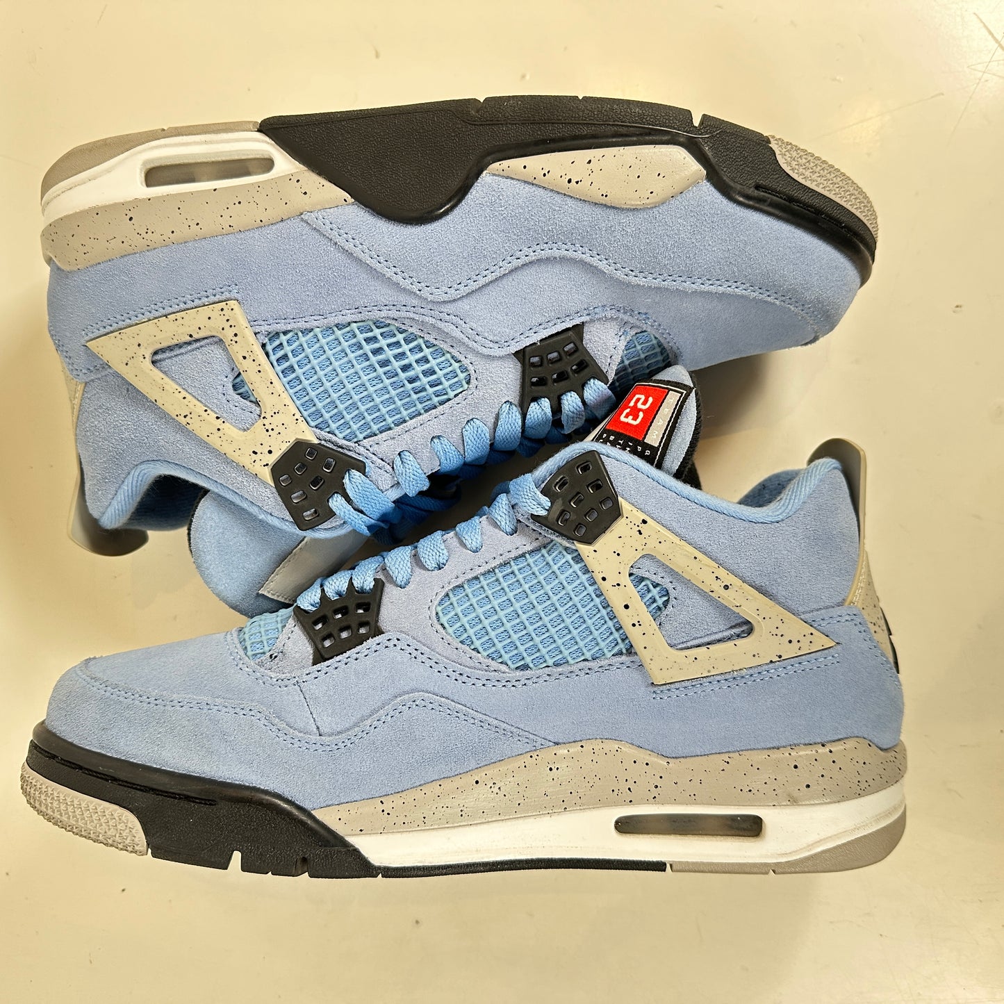 CT8527 400 Jordan 4 University Blue [USED] - 8.5 M (Used)