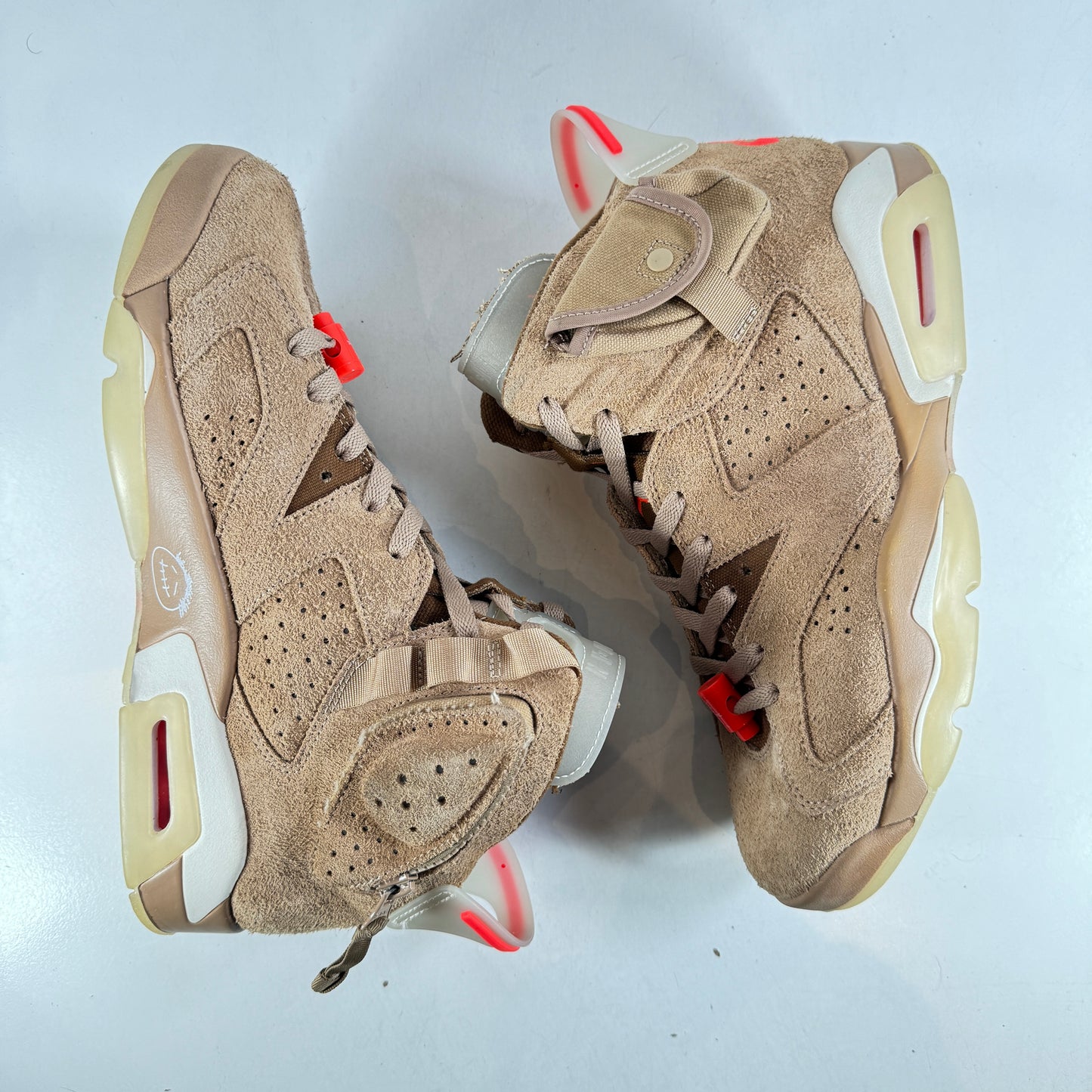 DH0690 200 Jordan 6 Retro Travis Scott British Khaki [USED] - 9 M (Used)
