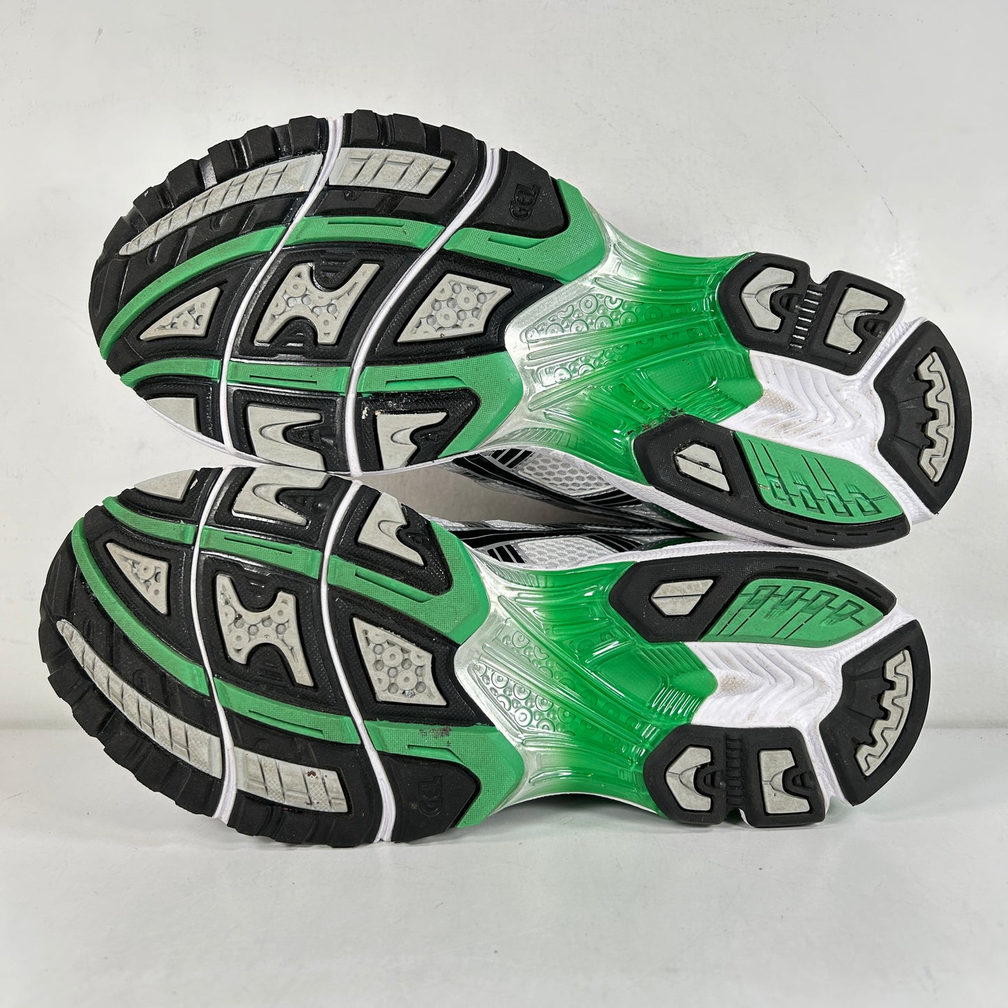 1201A019 110 ASICS Gel-Kayano 14 White Malachite Green [USED] - 10 M (Used)