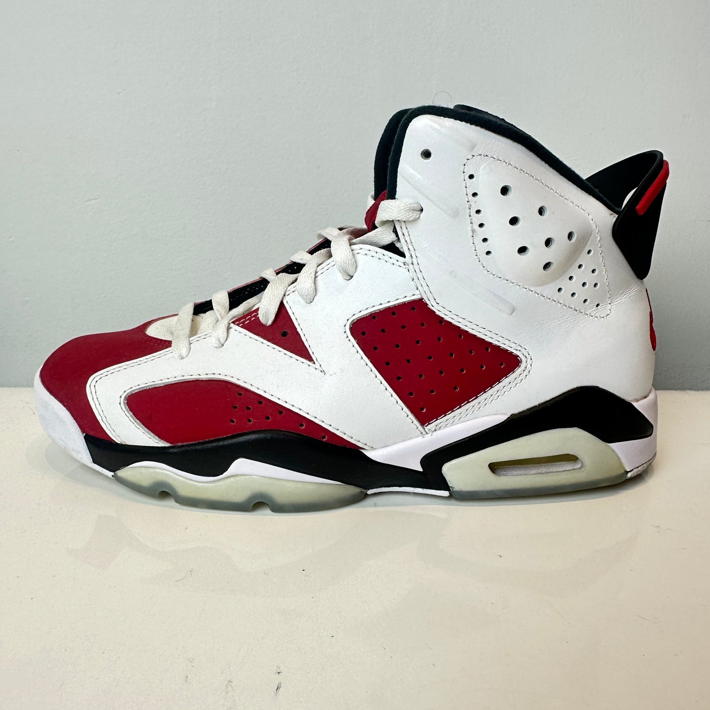 CT8529 106 Jordan 6 Retro Carmine [USED] - 9 M (Used)