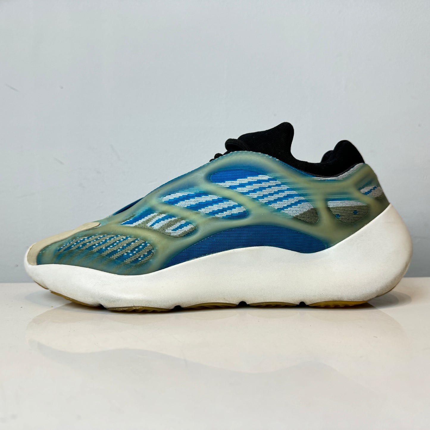 G54850 adidas Yeezy 700 V3 Arzareth [USED] - 10 M (Used)