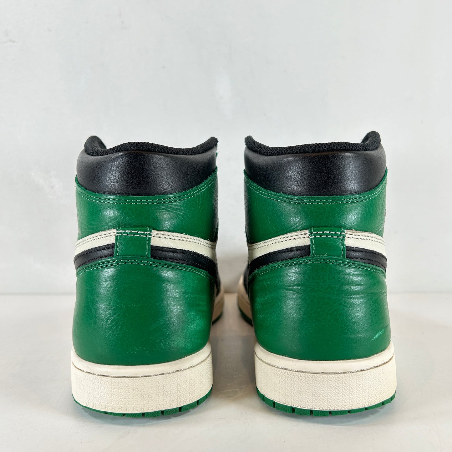 555088 302 Jordan 1 Retro High Pine Green [USED] - 10.5 M (Used)