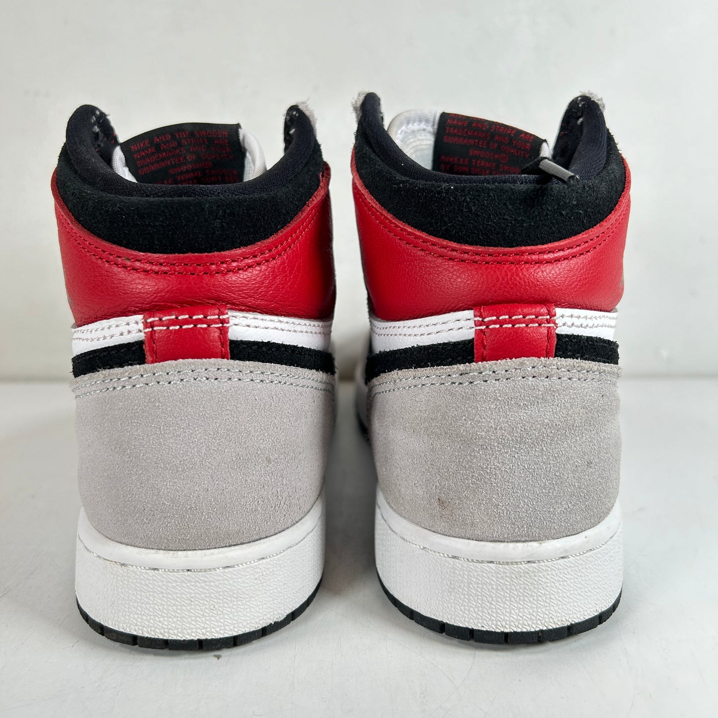 575441 126 Jordan 1 Retro High Light Smoke Grey (GS) [USED] - 4 Y (Used)