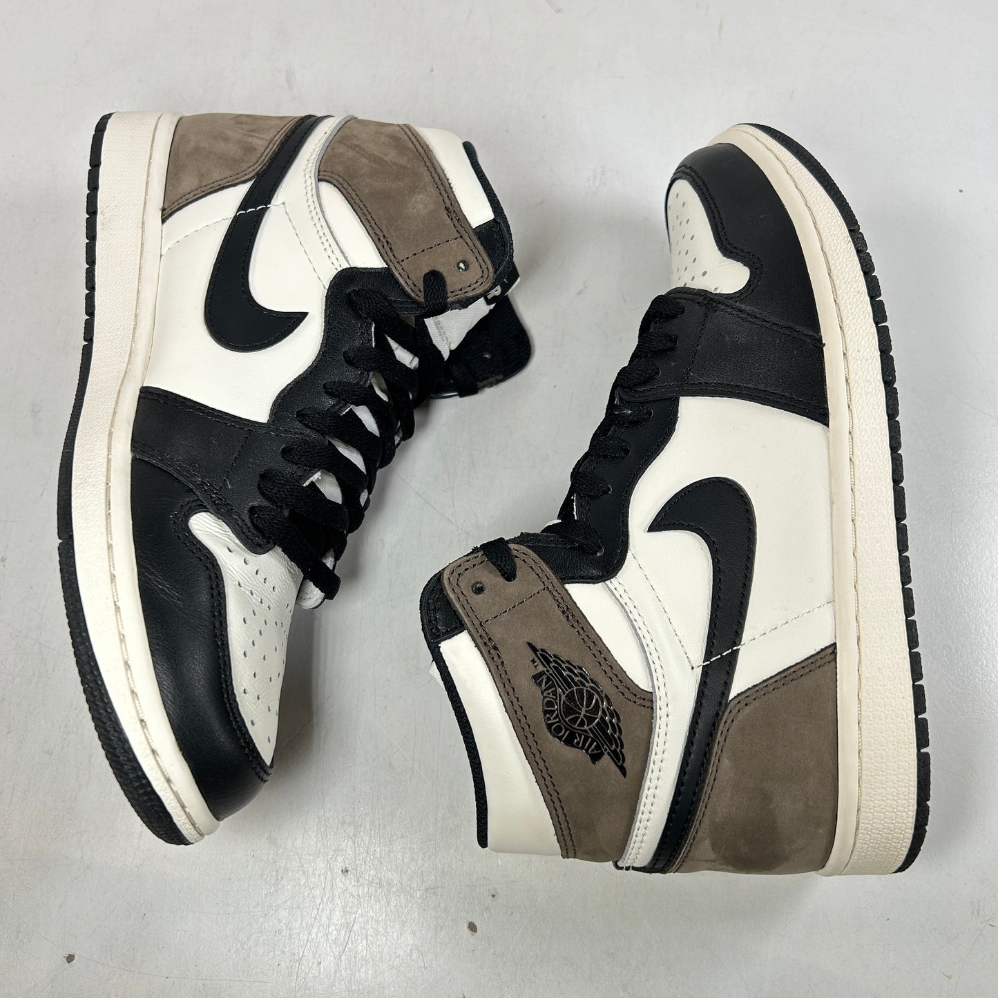 555088 105 Jordan 1 Retro High Dark Mocha [USED] - 8 M (Used2)