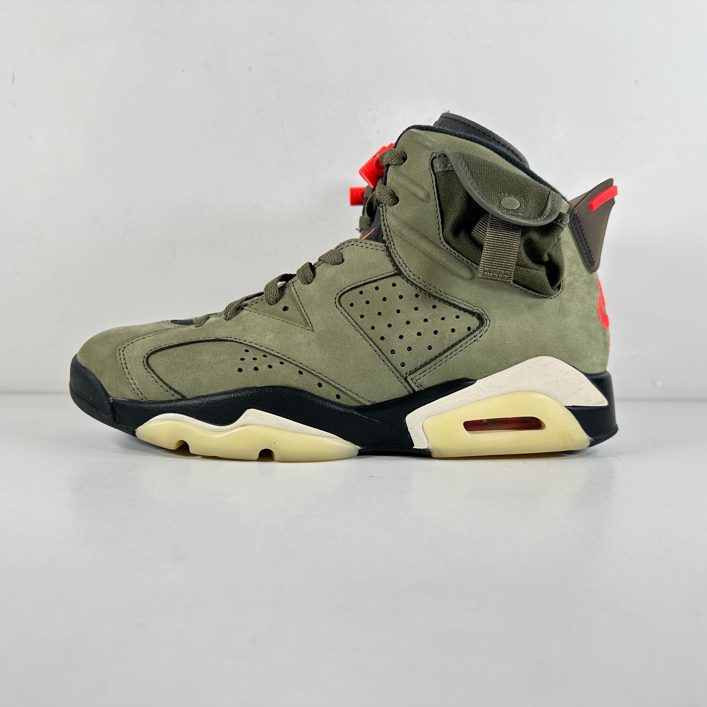 CN1084 200 Jordan 6 Retro Travis Scott [USED] - 9 M (Used)