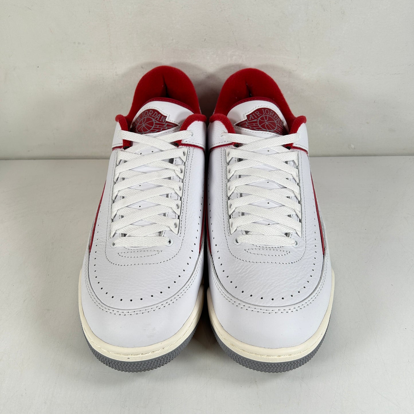 FD0383 161 Jordan 2/3 White Varsity Red [USED] - 13 M (Used)