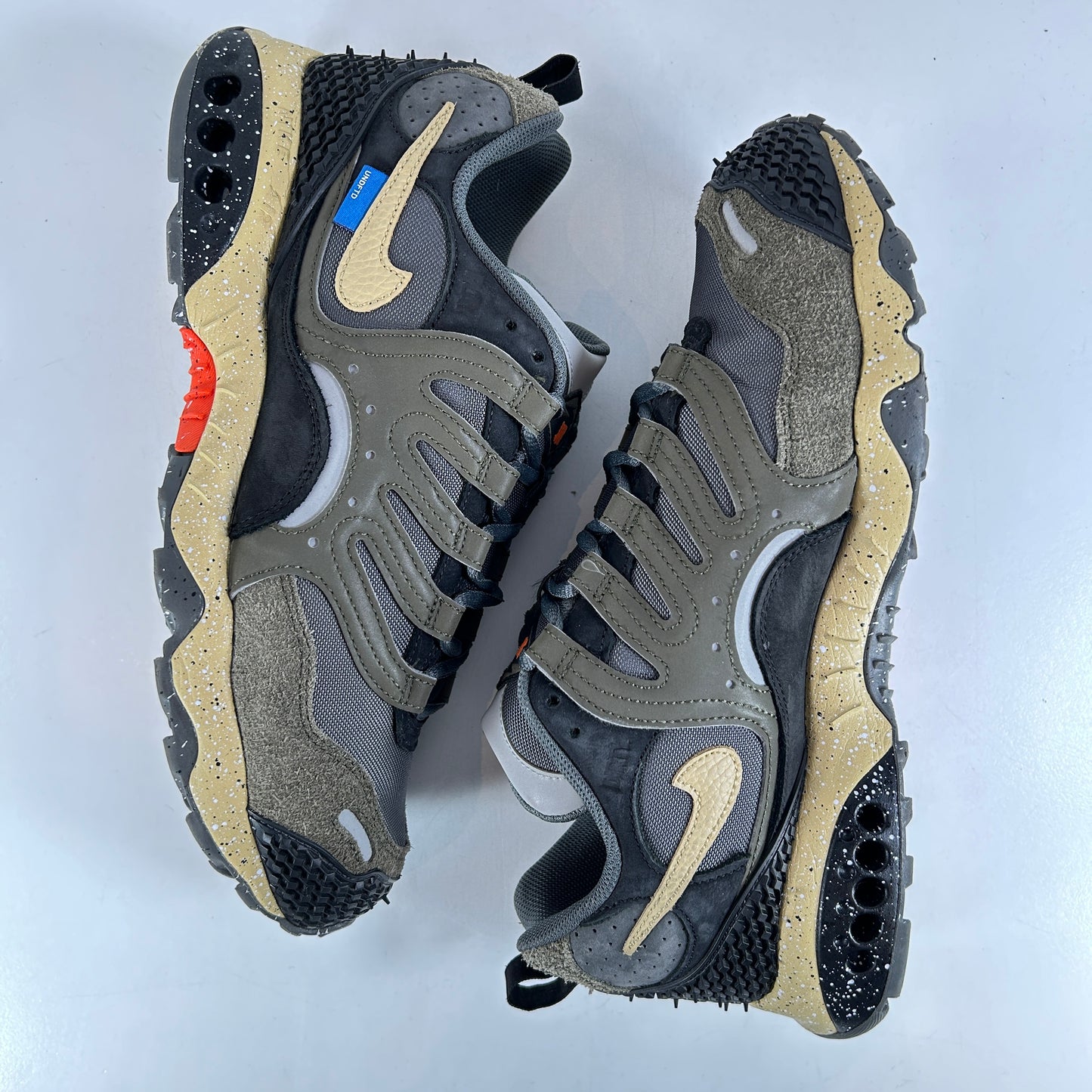 FN7546 300 Undefeated x Air Terra Humara 'Cargo Khaki' [USED] - 11.5 M (VNDS)