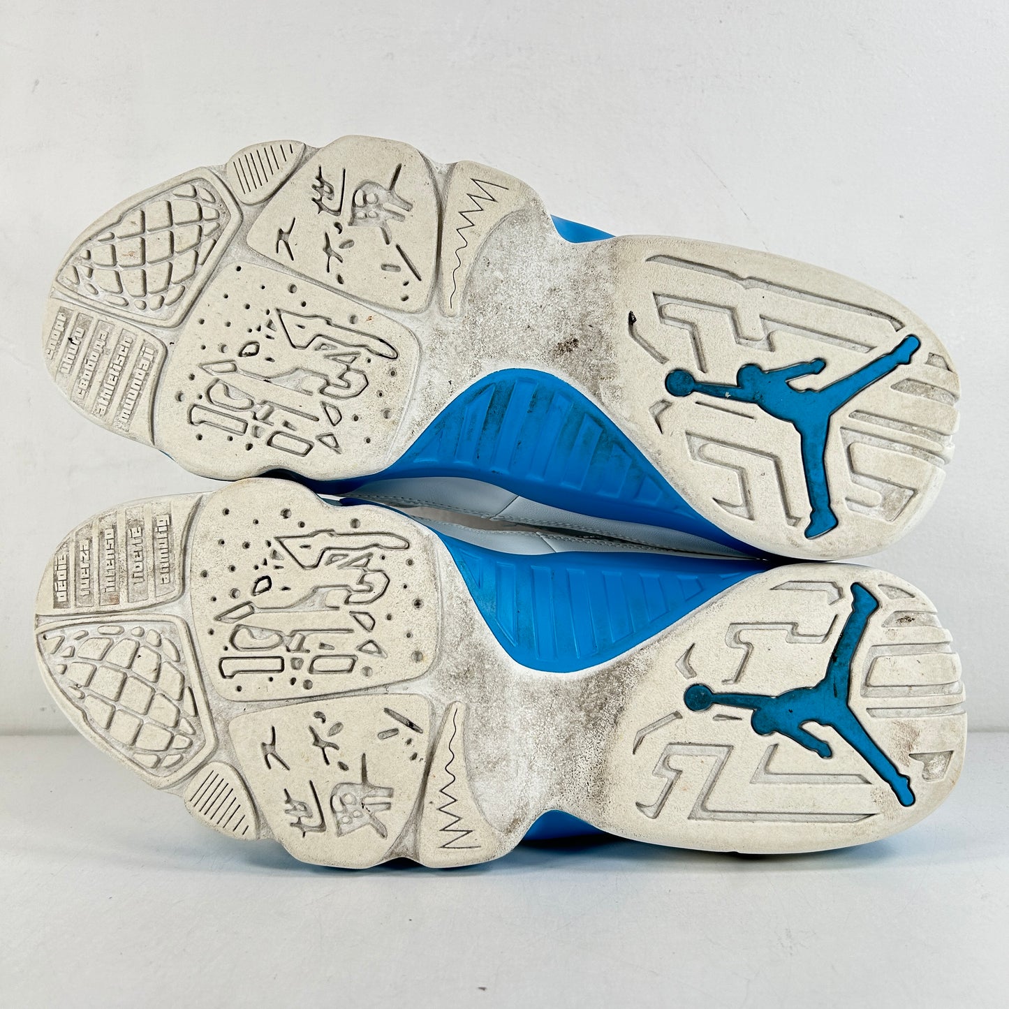 FQ8992 101 Jordan 9 Retro Powder Blue (2024) [USED] - 11.5 M (Used5)