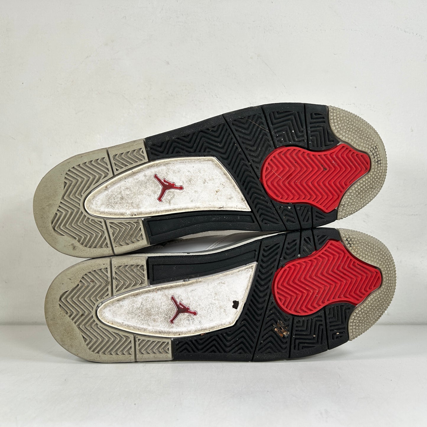 836016 192 Jordan 4 White Cement GS [USED] - 6 Y (Used)