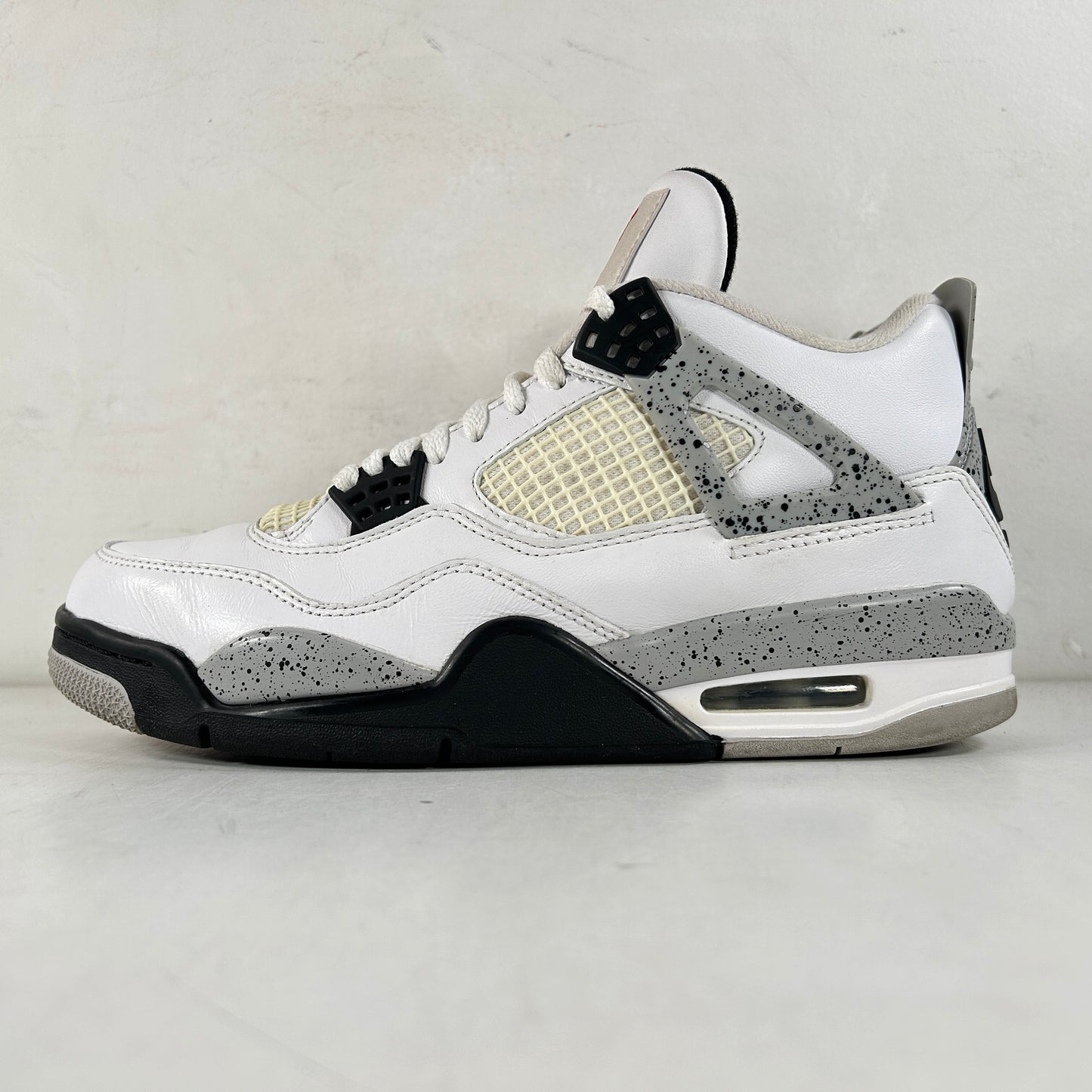 840606 192 Jordan 4 White Cement [USED] - 8.5 M (Used) (Replace Box)