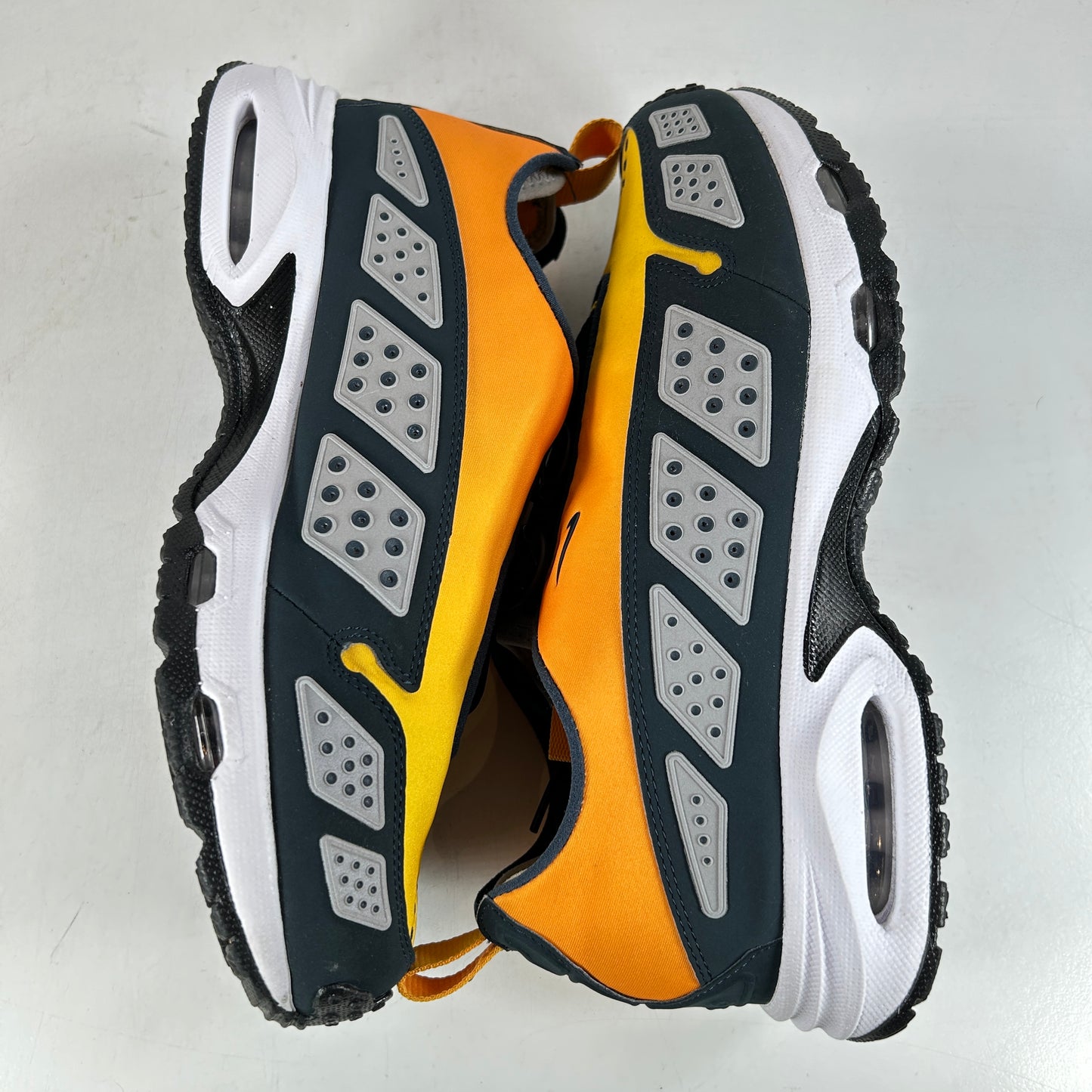 HJ8080 700 Nike Air Max Sunder Canyon Gold Deep Ocean (W) [USED] - 10.5 W (Used2)