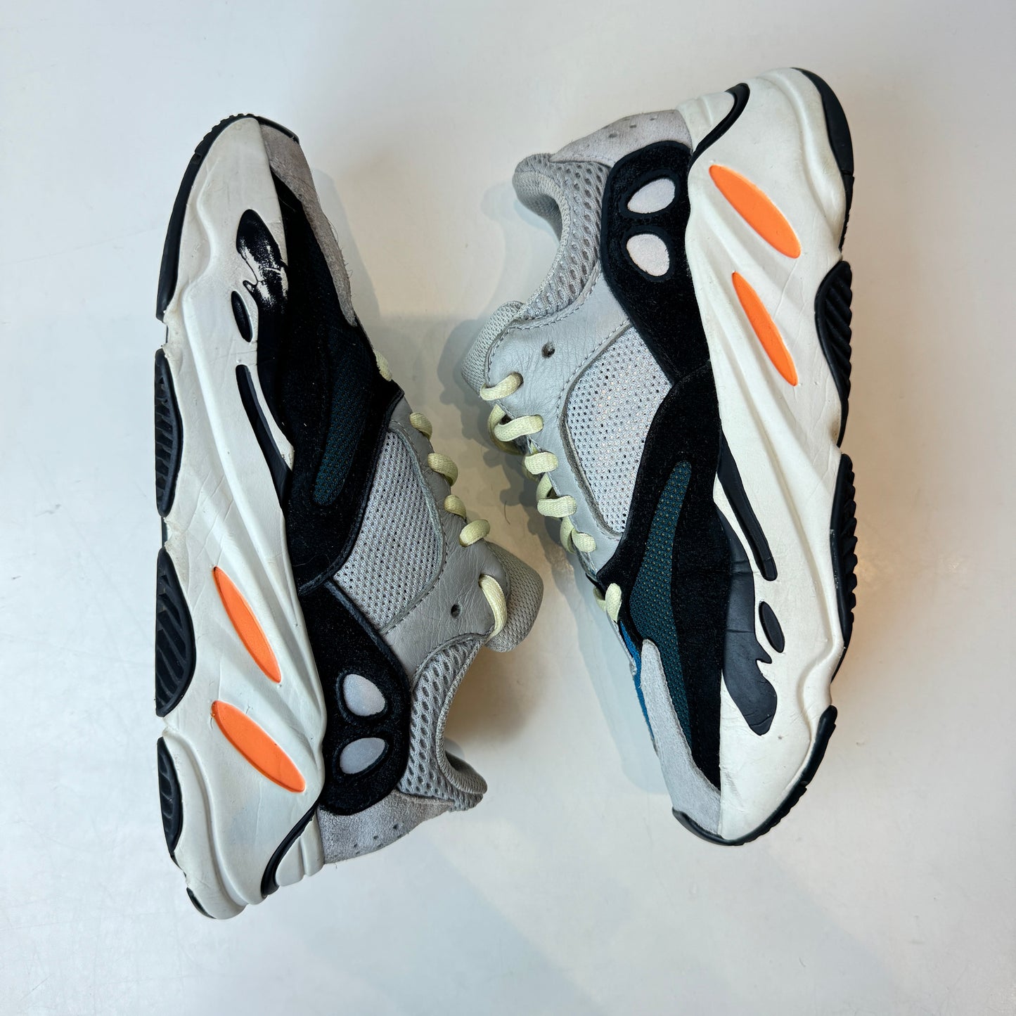 B75571 Yeezy 700 Wave Runner [USED] - 4 M (Used)