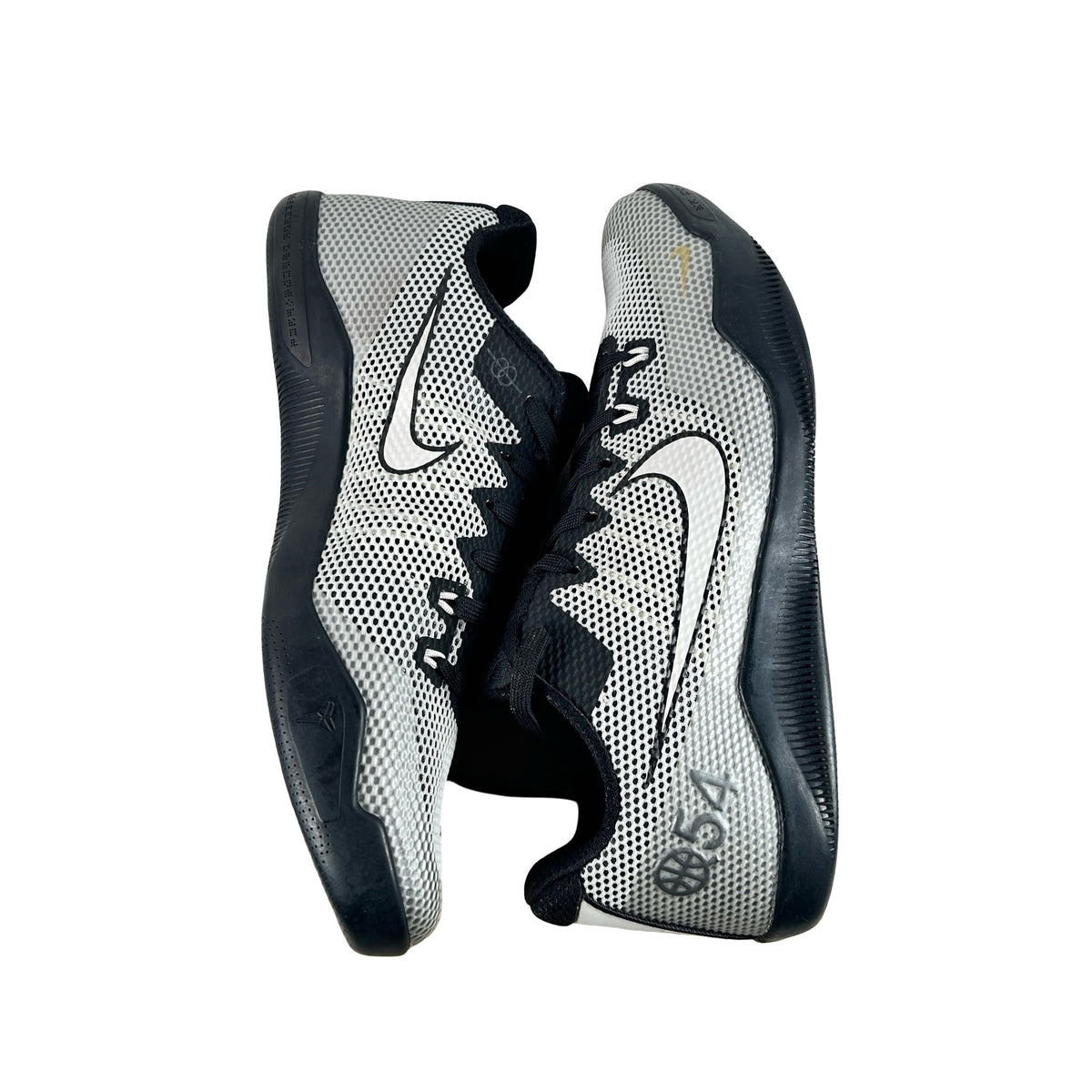 869600 010 Nike Kobe 11 Quai 54 - 10.5 M (Yellowing)