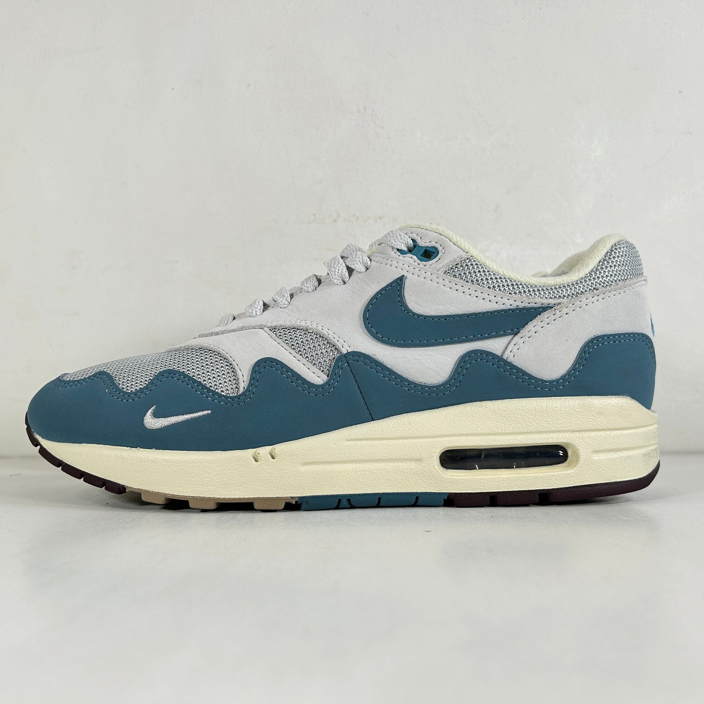 DH1348 004 Nike Air Max 1 Patta Waves Noise Aqua [USED] - 8.5 M (Used)