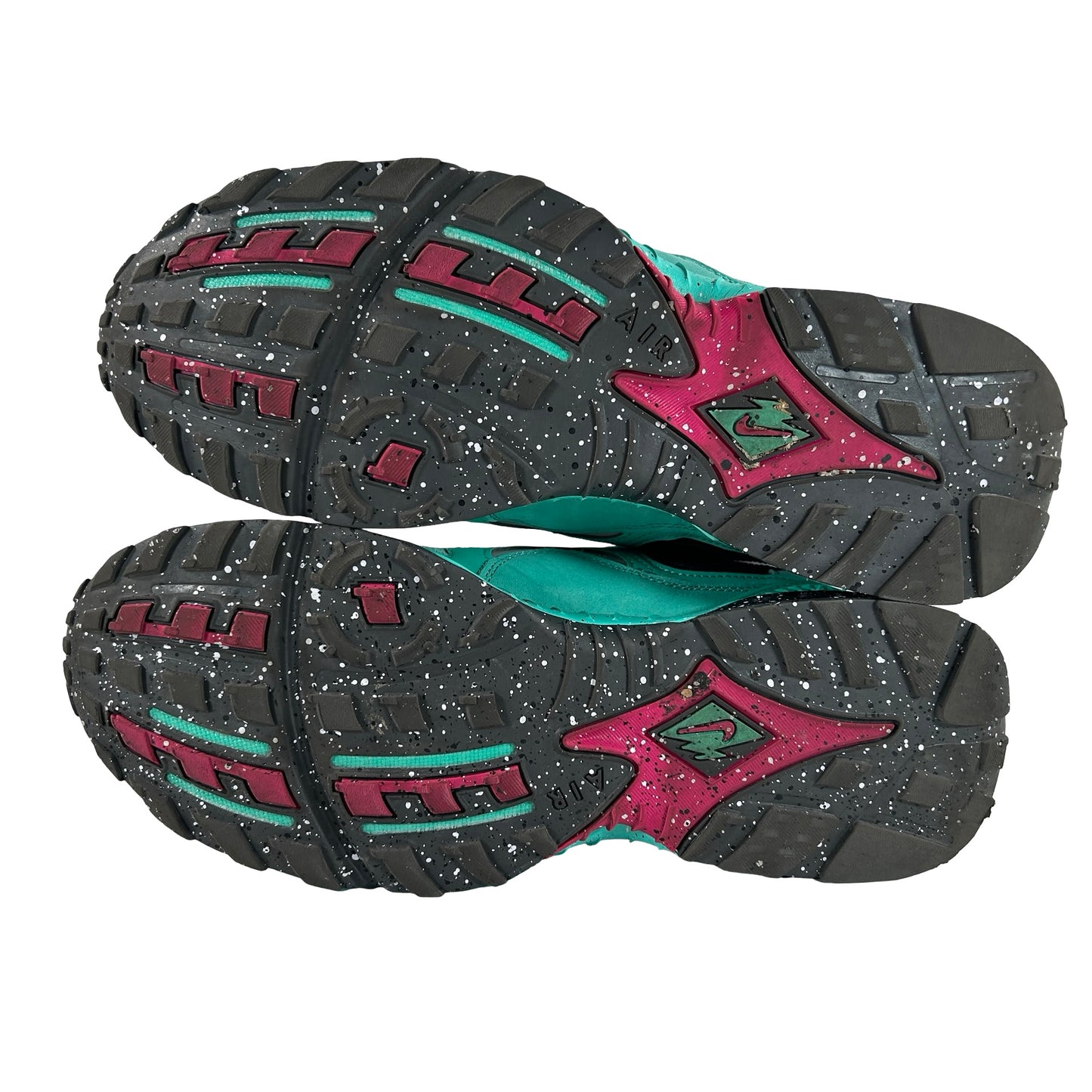 FN7546 301 Nike Air Terra Humara Undefeated Light Menta [USED] - 10.5 M (Used)