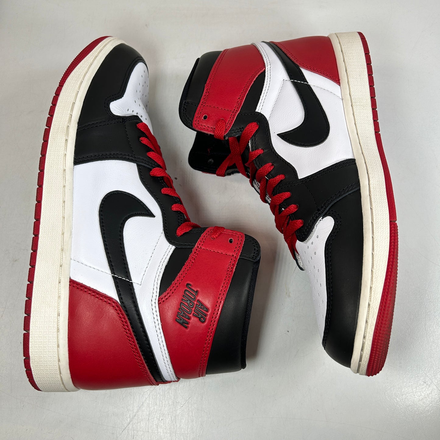 DZ5485 106 Air Jordan 1 High OG Black Toe Reimagined [USED] - 11 M (Used)