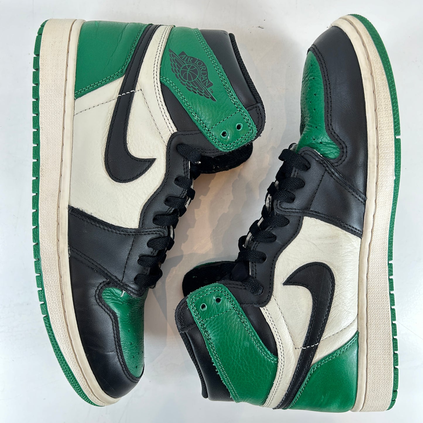 555088 302 Jordan 1 Retro High Pine Green [USED] - 10.5 M (Used)