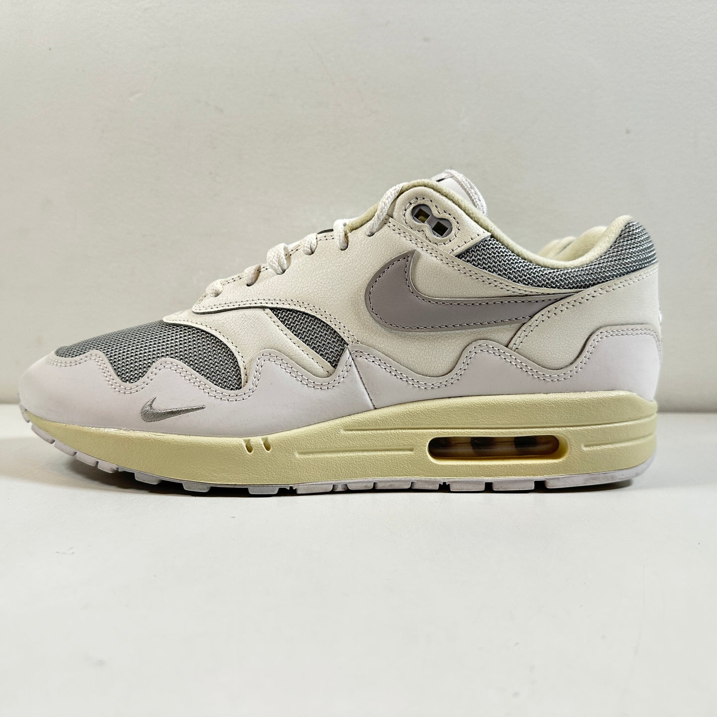 DQ0299 100 Nike Air Max 1 Patta Ondas Blancas