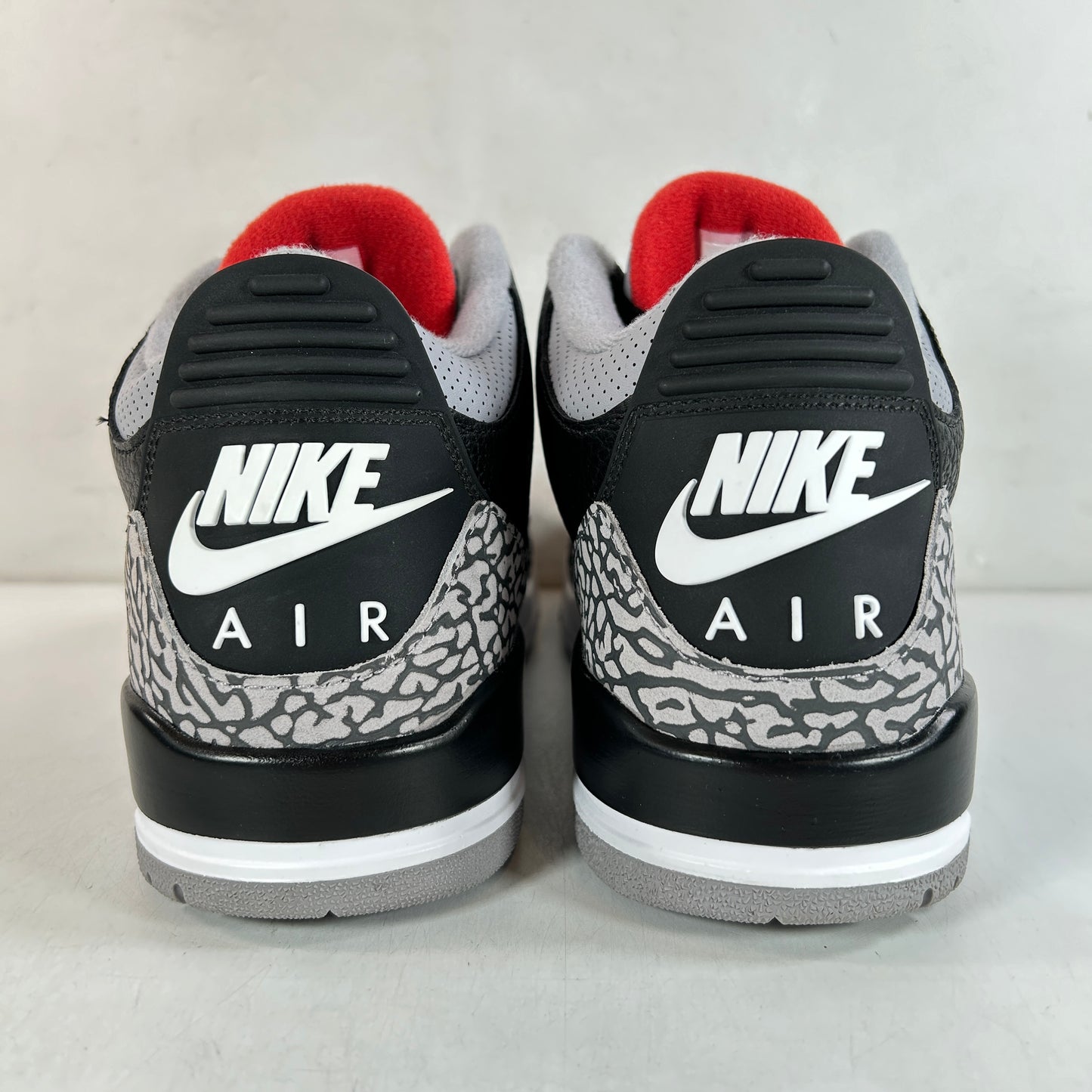 854262 001 Jordan 3 Retro Black Cement (2018) [USED] - 10.5 M (Used2)