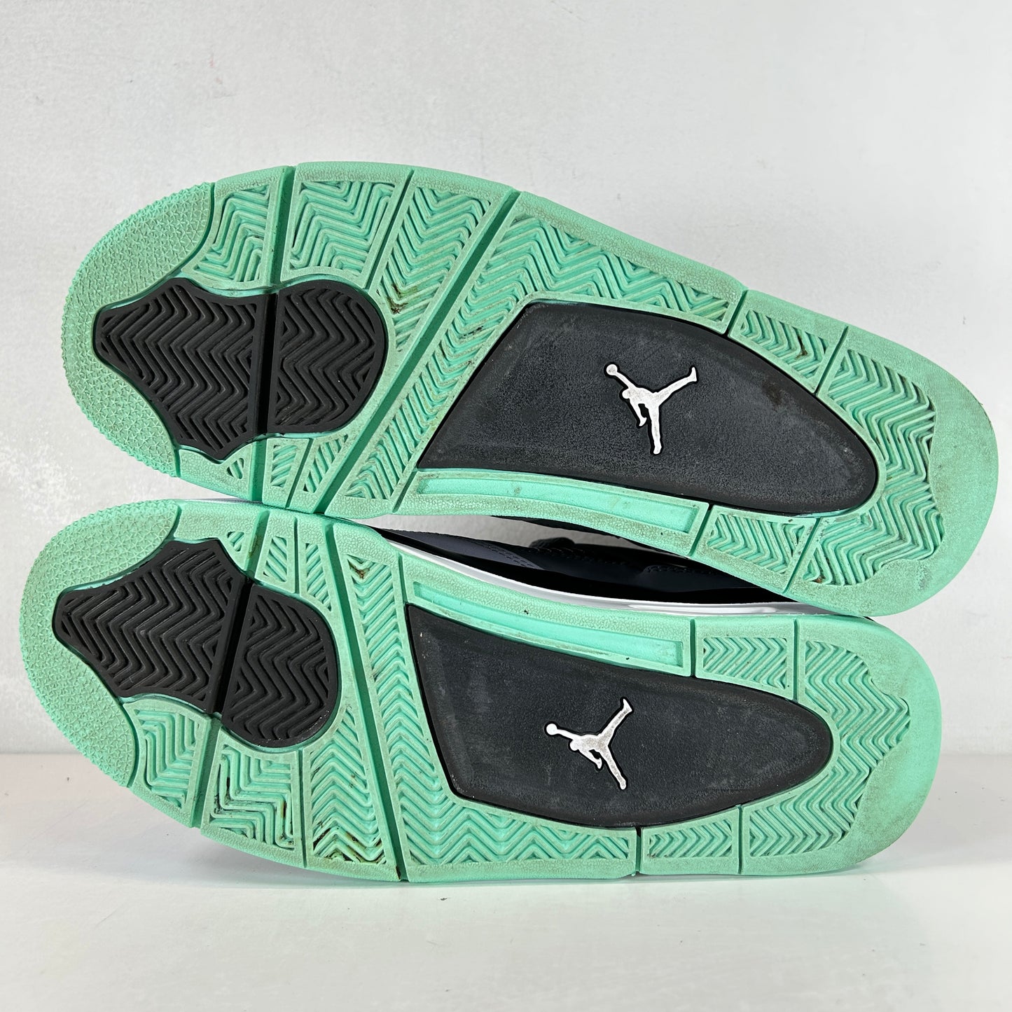 308497 033 Jordan 4 Retro Green Glow [USED] - 9.5 M (VNDS)