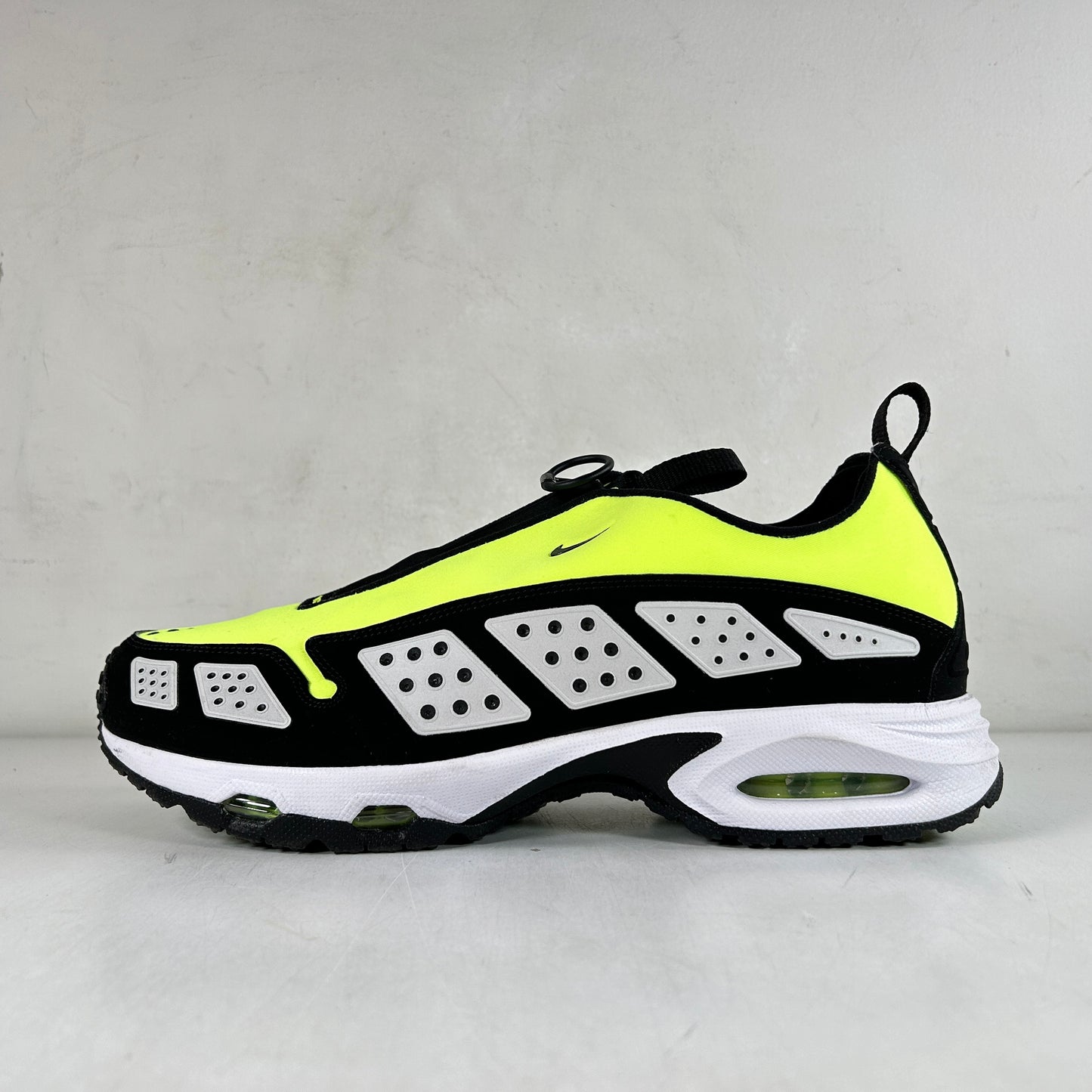 FZ2068 700 Nike Air Max Sunder Volt Black (W) [USED] - 12 W (Used)