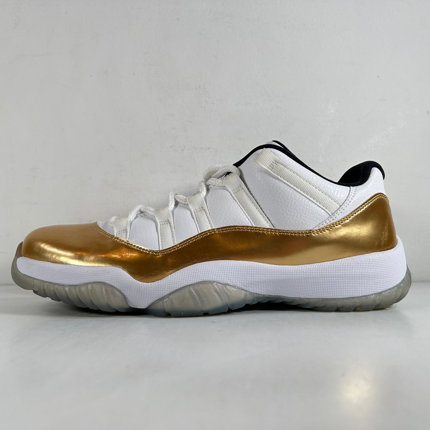 528895 103 Jordan 11 Retro Low Closing Ceremony [USED] - 10.5 M (VNDS) (Replace Box)