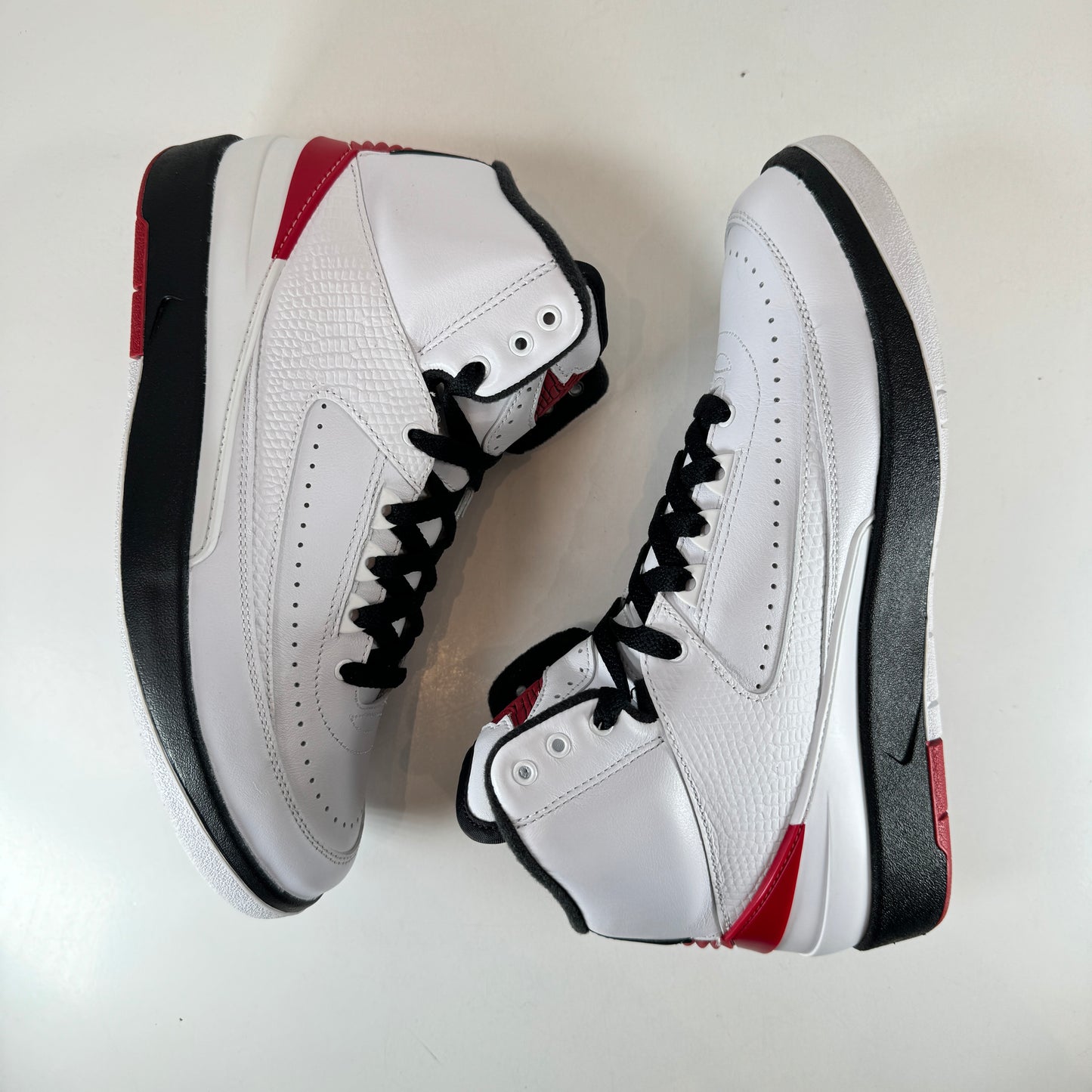 DX2454 106 Jordan 2 Retro OG Chicago (2022) [USED] - 7.5 M (Used)