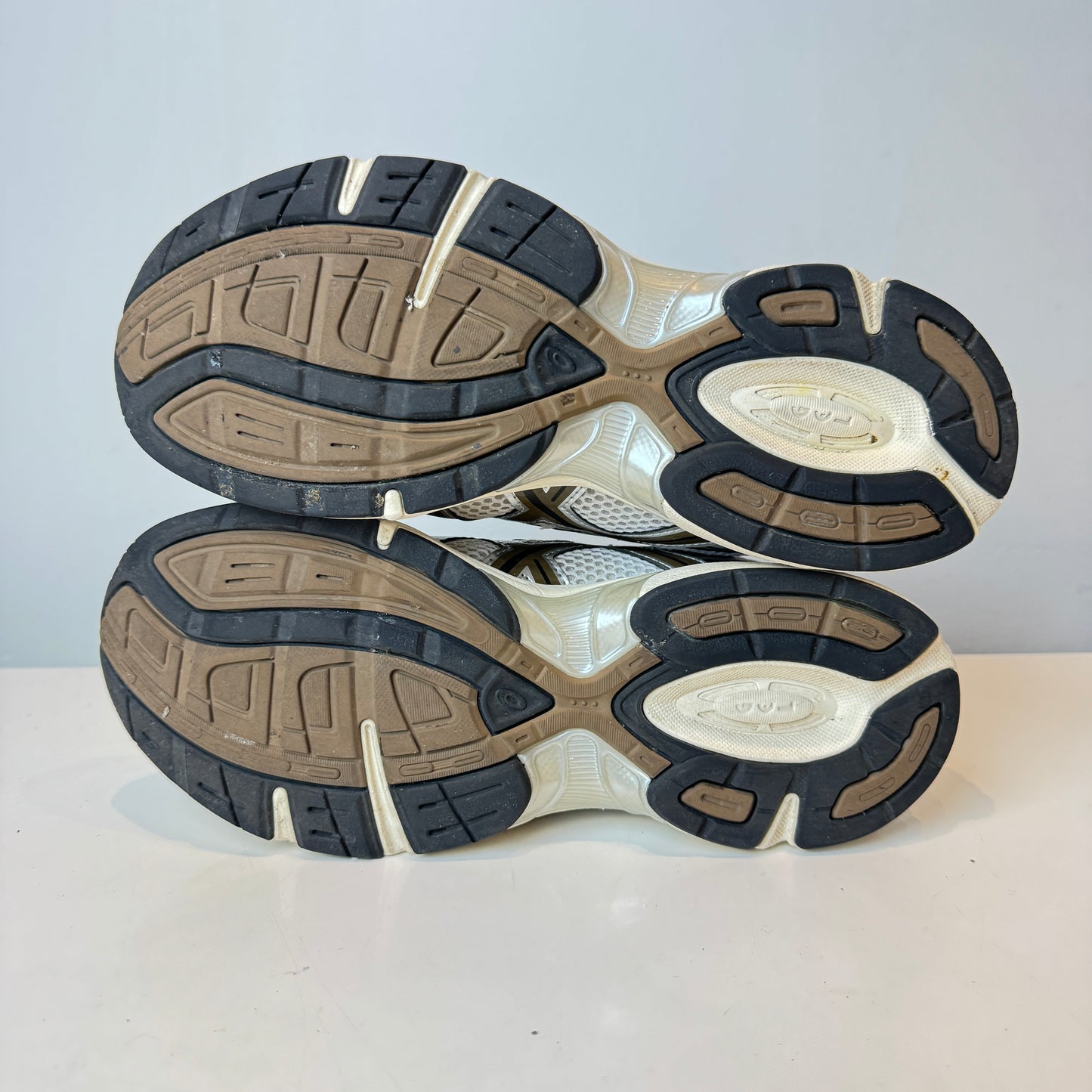 1201A256 113 ASICS Gel-1130 White Clay Canyon [USED] - 10 M (Used)