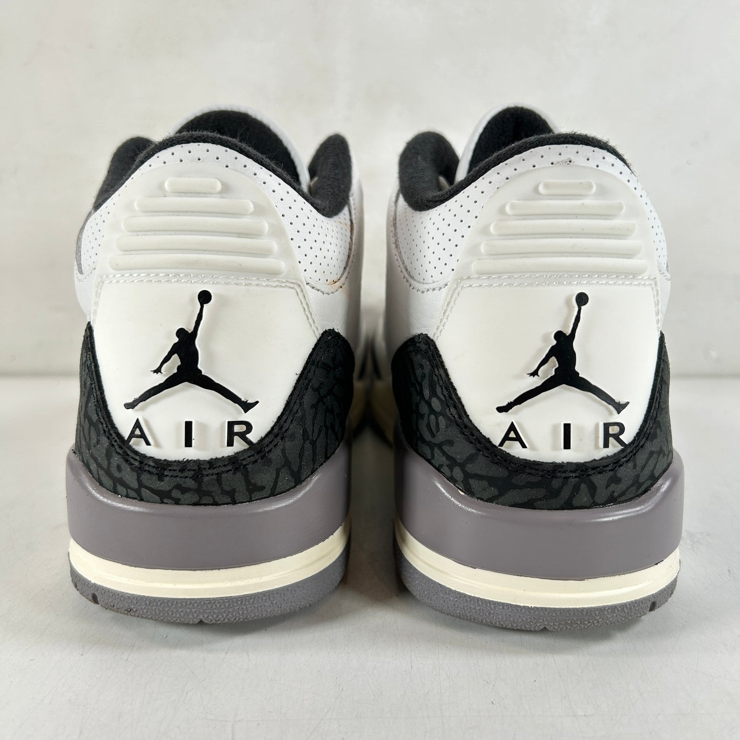 CT8532 106 Jordan 3 Retro Cement Grey [USED] - 8.5 M (Used)