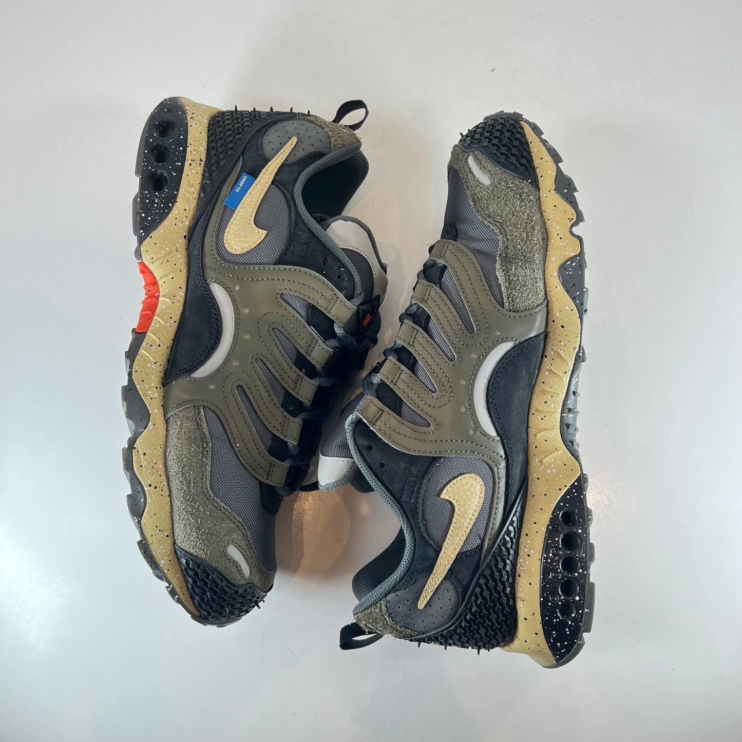 FN7546 300 Undefeated x Air Terra Humara 'Cargo Khaki' [USED] - 12 M (Used)