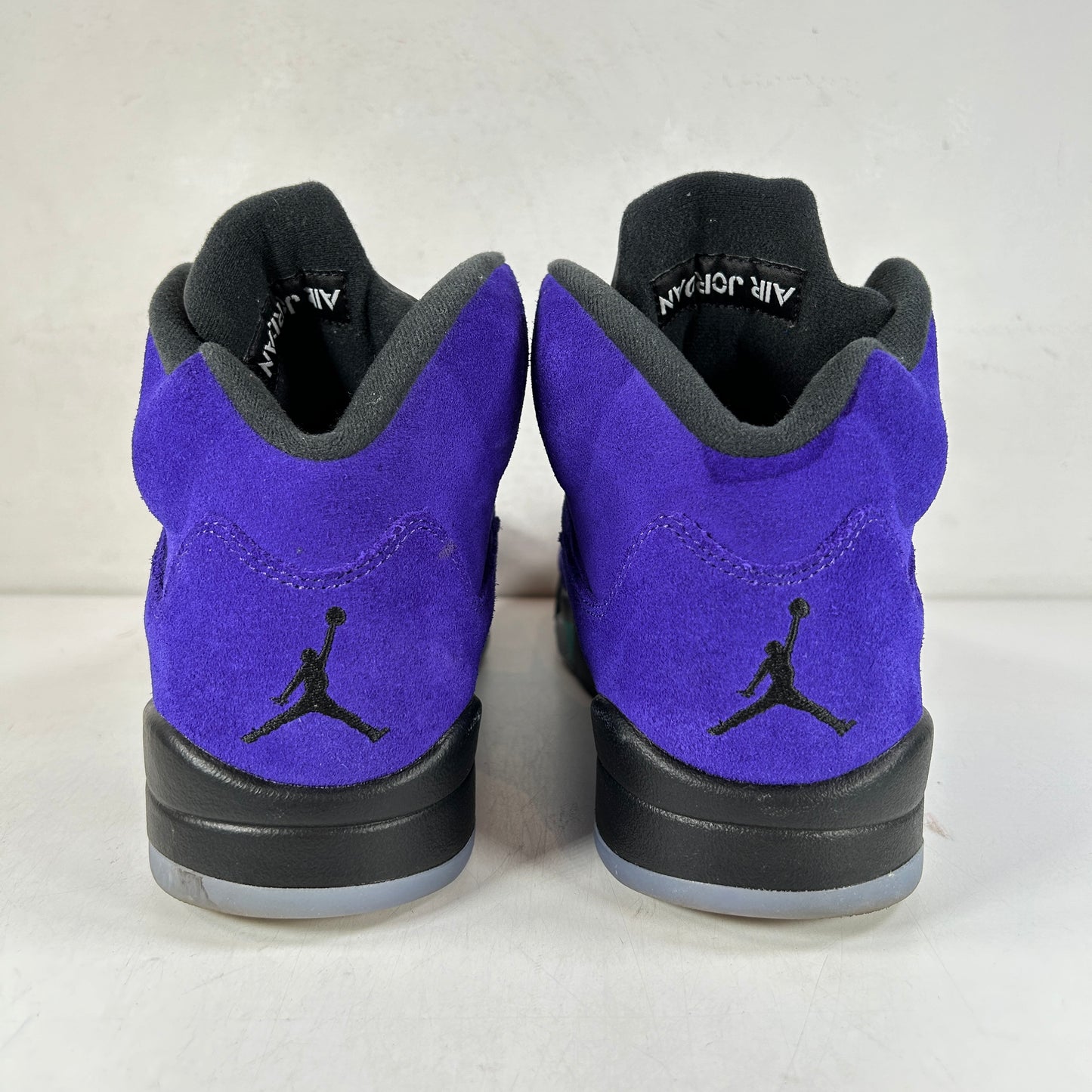 136027 500 Jordan 5 Retro Alternate Grape [USED] - 8.5 M (Used)