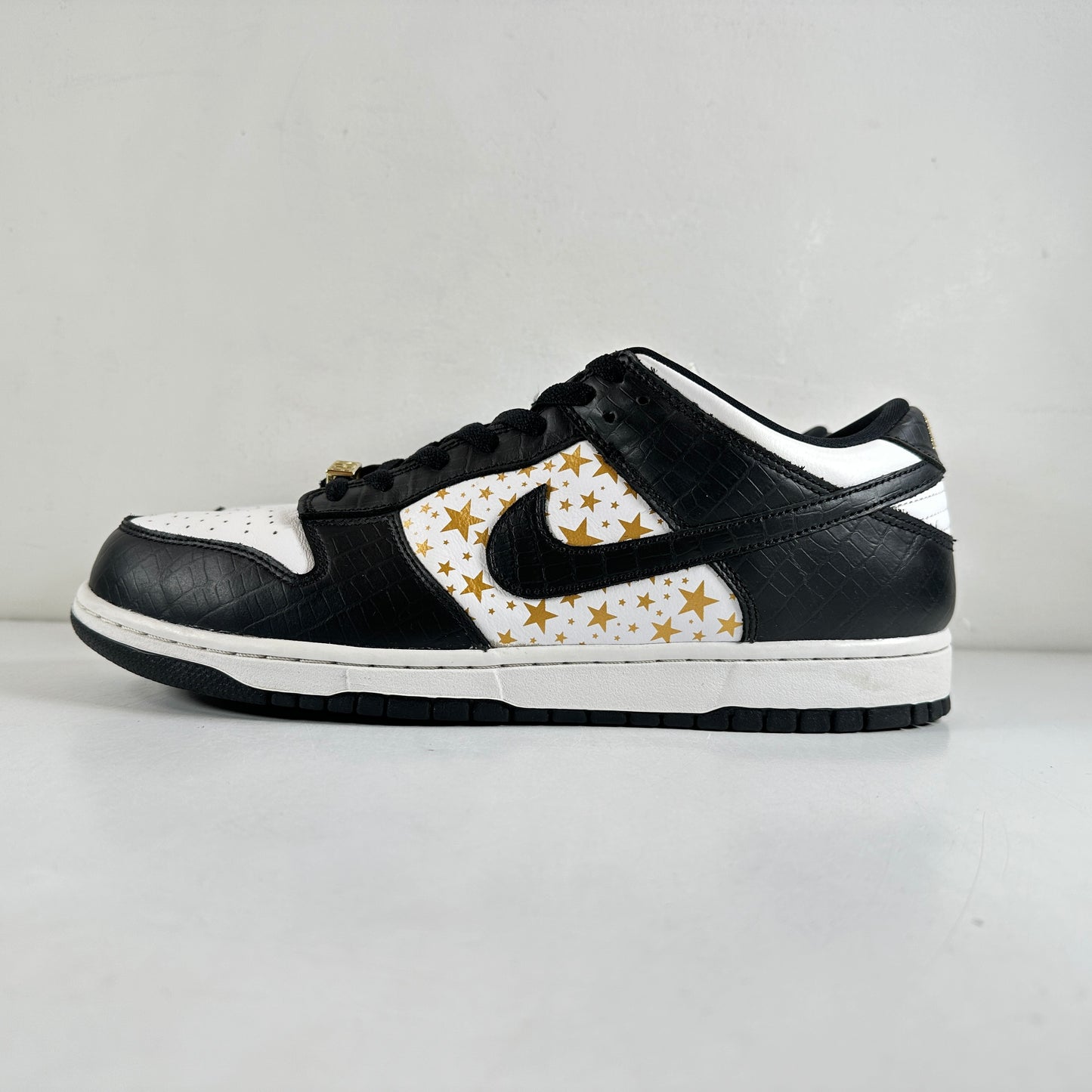 DH3228 102 Dunk SB Low Supreme Black [USED] - 11.5 M (Used)