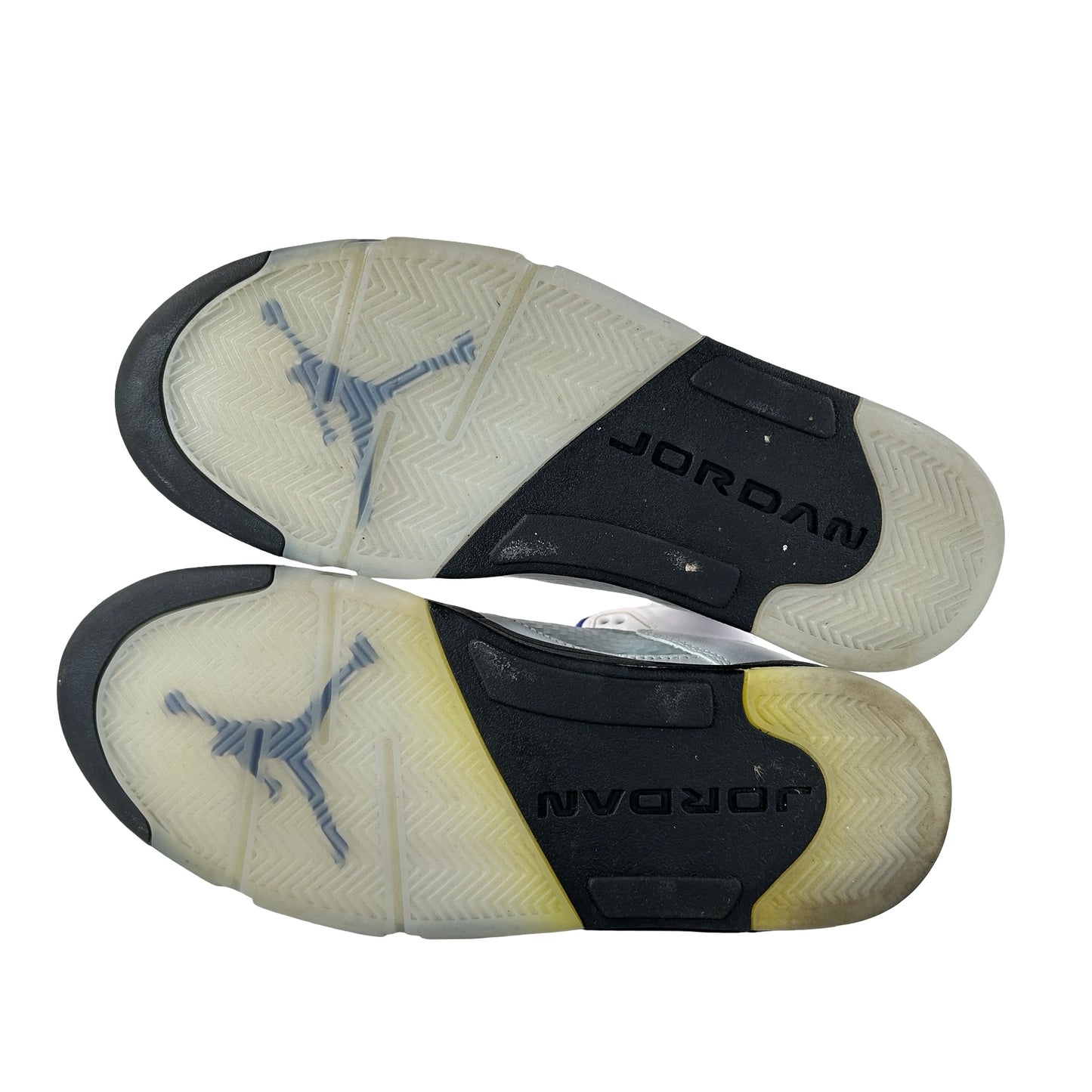 DD0587 141 Jordan 5 Retro Oscuro Concordia