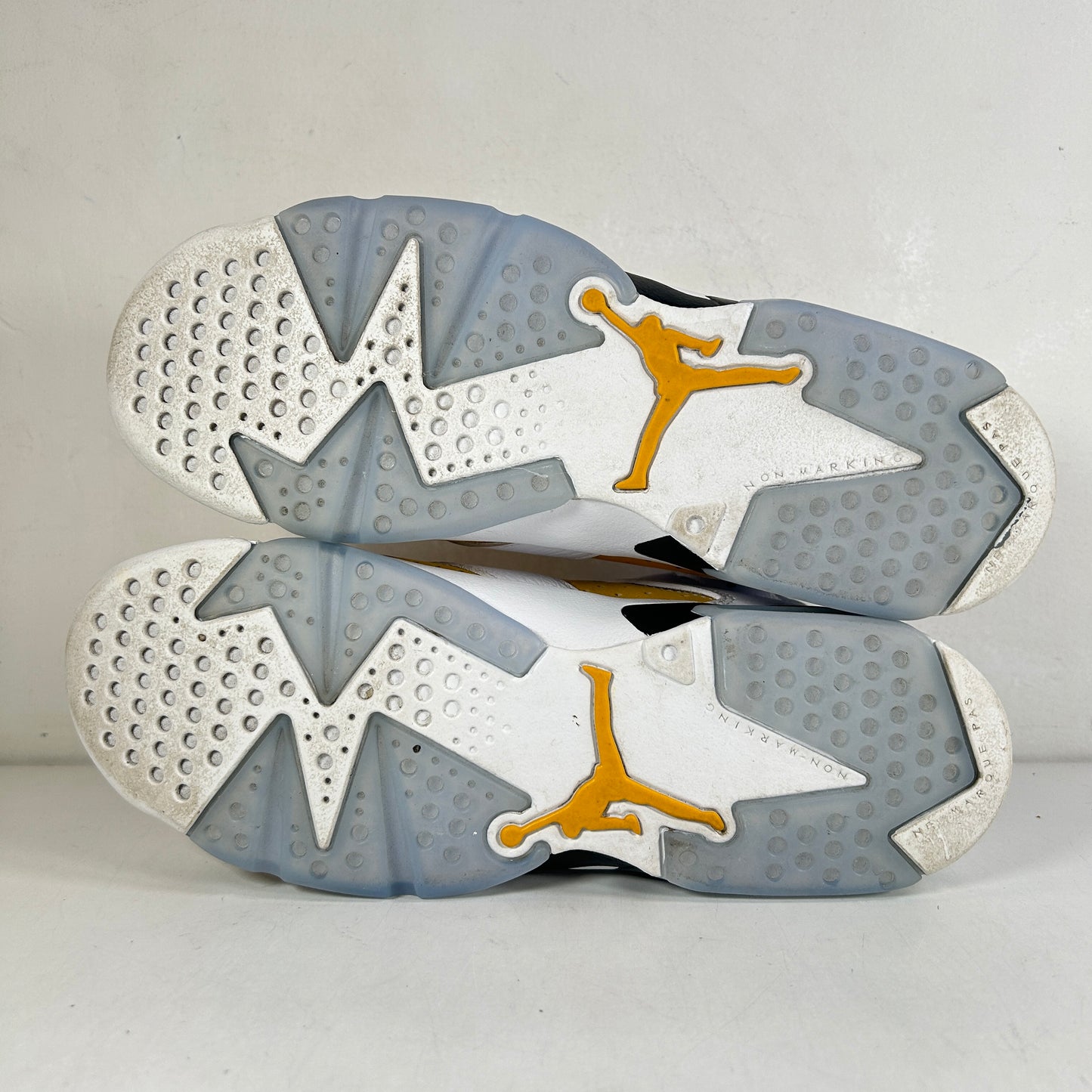 384665 170 Jordan 6 Retro Yellow Ochre (GS) [USED] - 7 Y (Used)