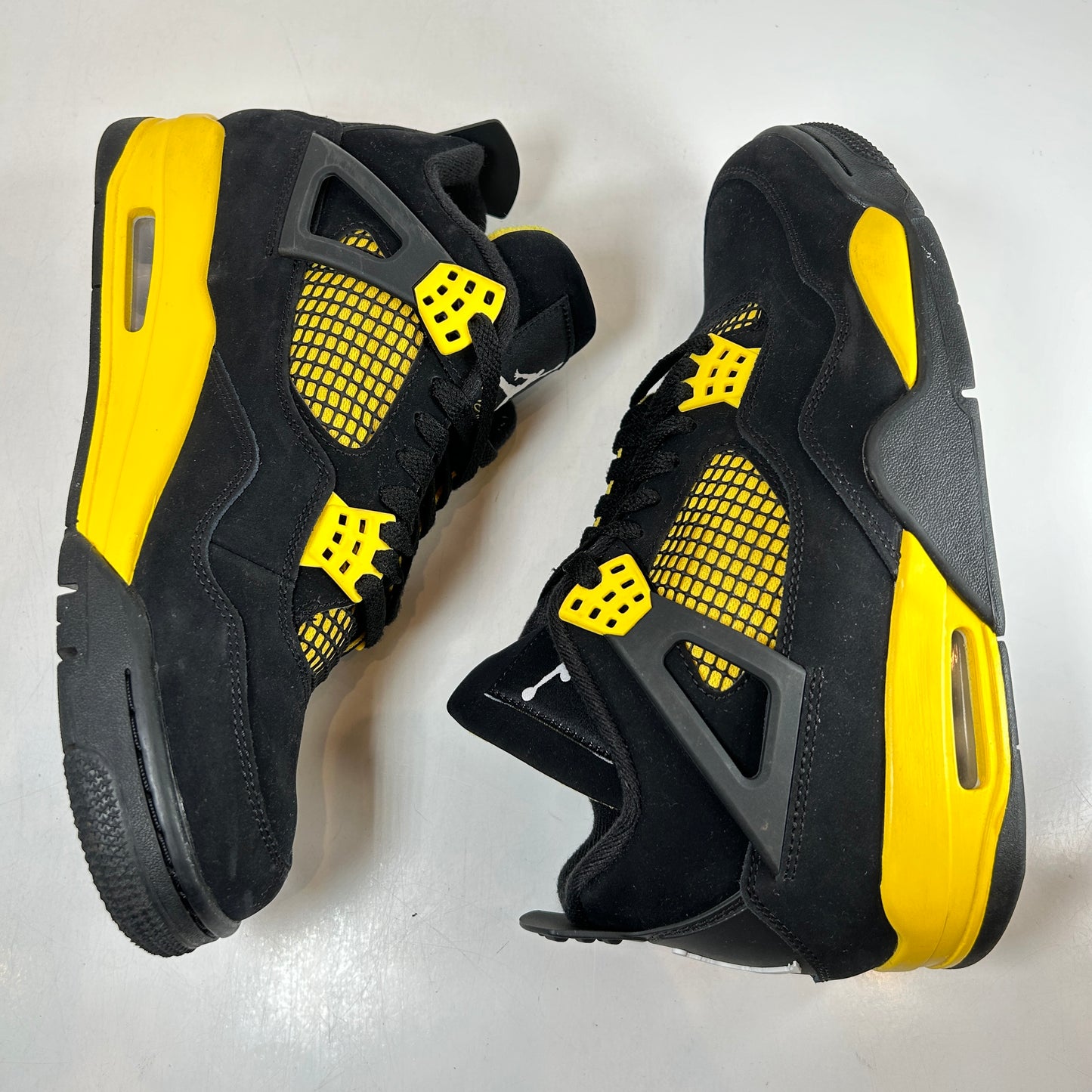 DH6927 017 Jordan 4 Retro Thunder [USED] - 9.5 M (Used)