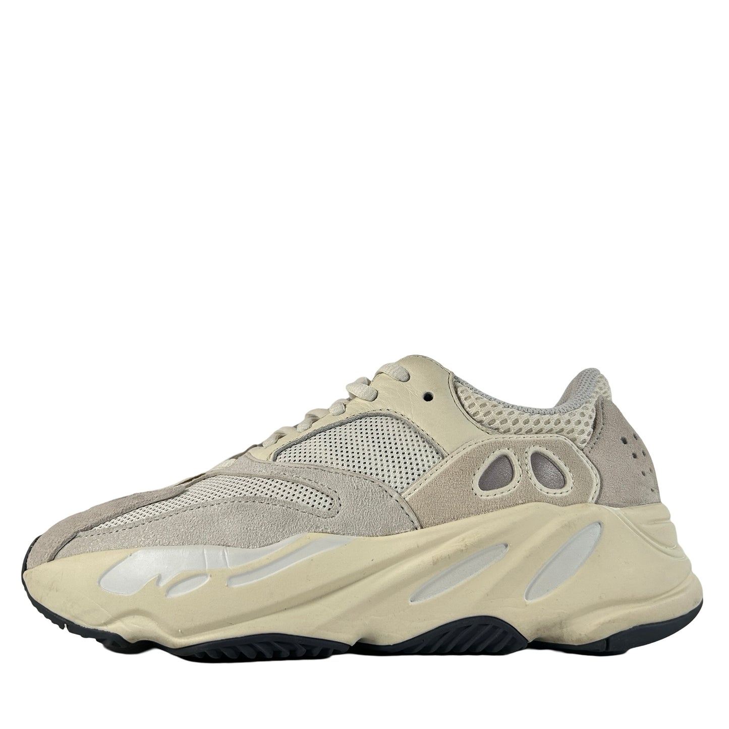 EG7596 adidas Yeezy Boost 700 Analógico