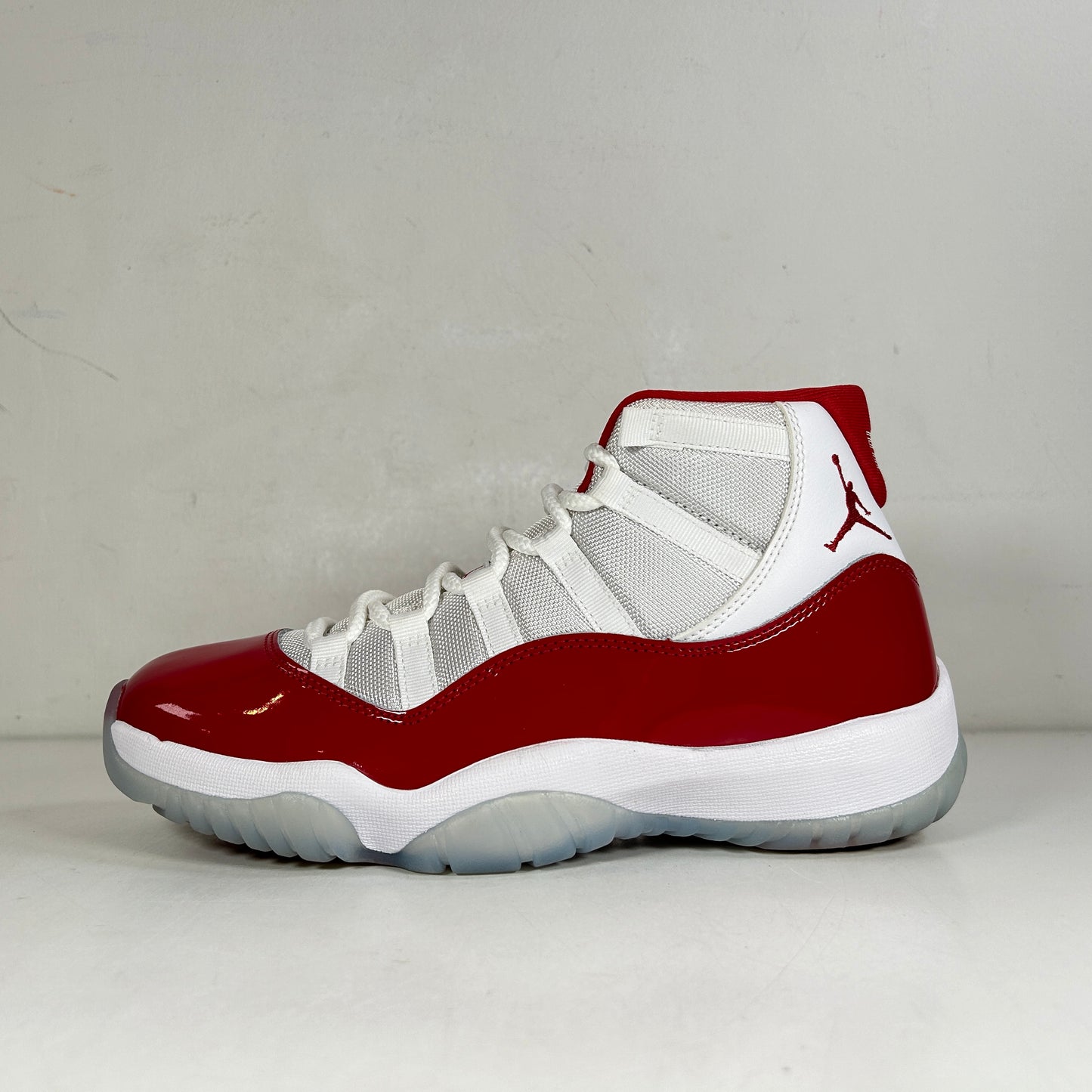 CT8012 116 Jordan 11 Retro Cherry (2022) [USED] - 8.5 M (VNDS)