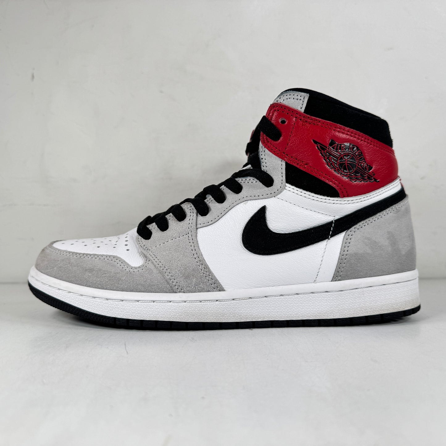 555088 126 Jordan 1 Retro High Smoke Grey [USED] - 9.5 M (Used)