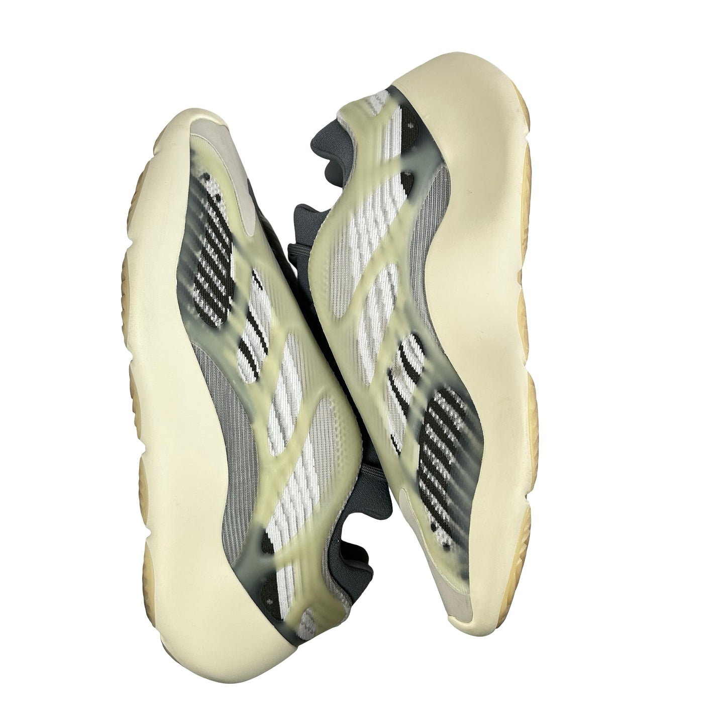 ID1674 adidas Yeezy 700 V3 Fade Salt [USED] - 10.5 M (Used)