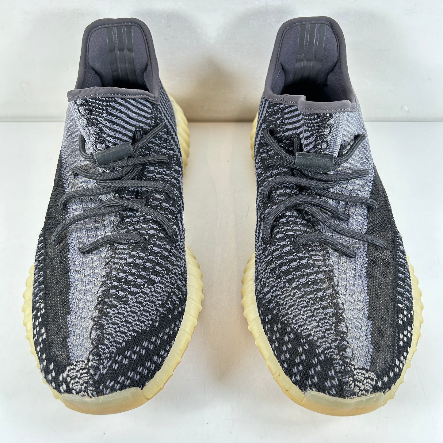 FZ5000 Yeezy 350 V2 Carbon [USED] - 11 M (Used)