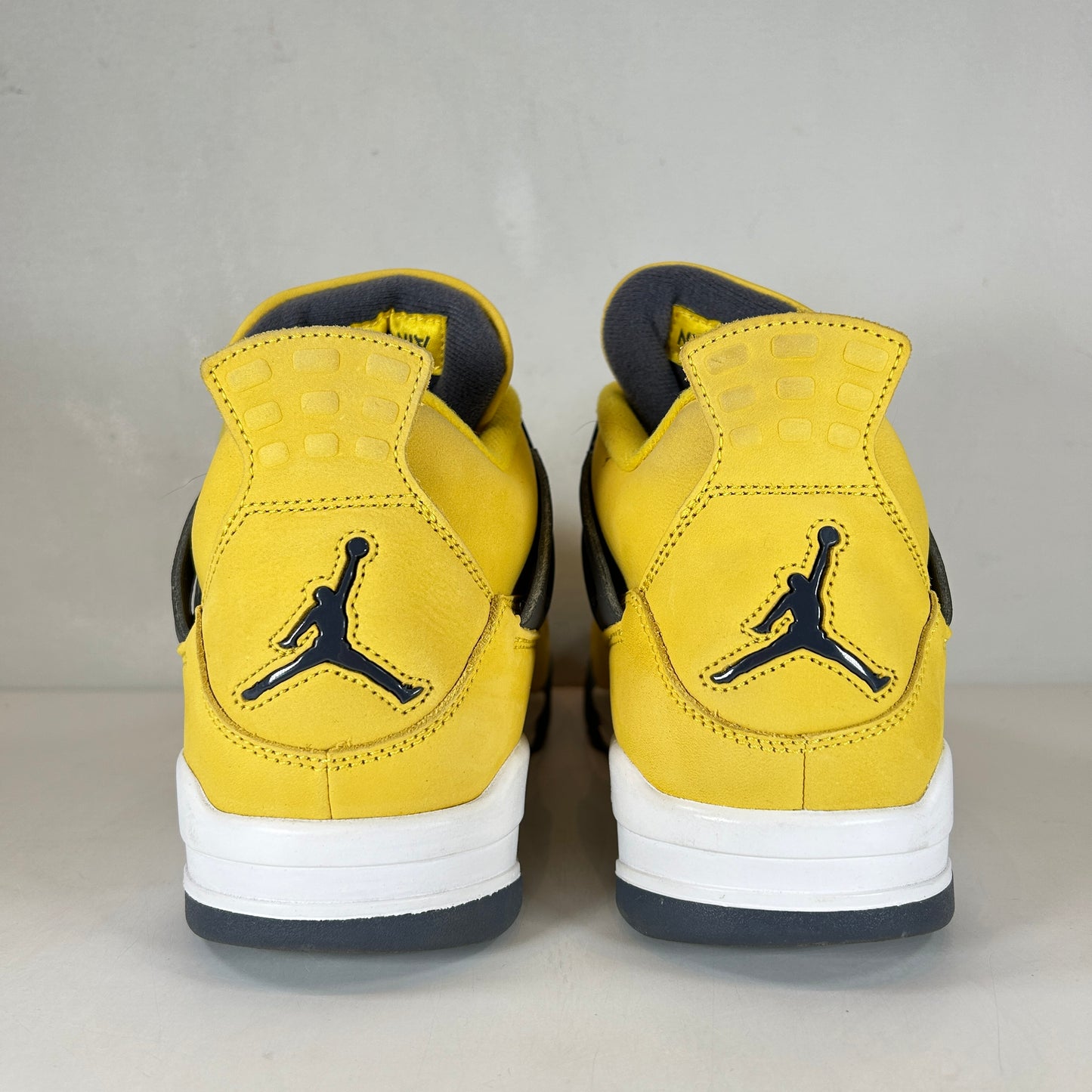 CT8527 700 Jordan 4 Retro Lightning (2021) [USED] - 11 M (Used)