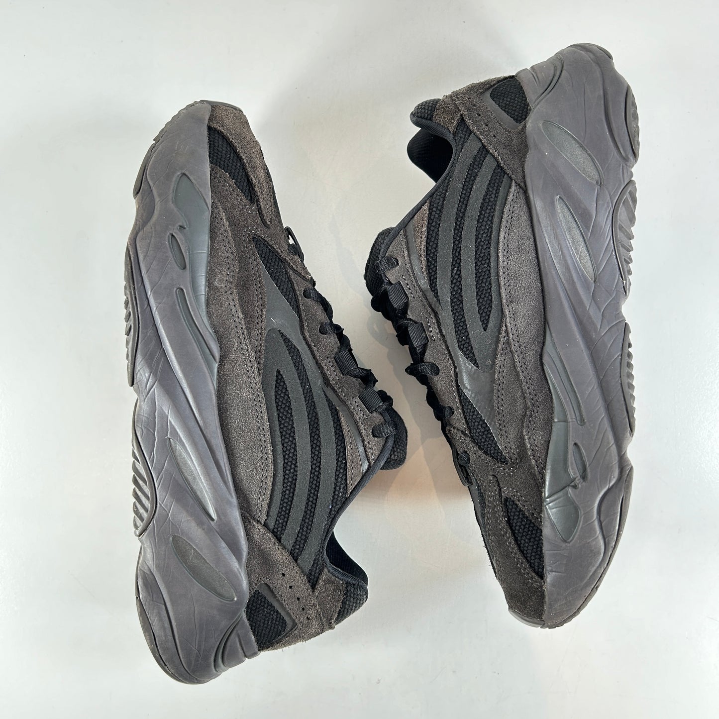 FU6684 Adidas Yeezy Boost 700 V2 Vanta [USED] - 9.5 M (Used)