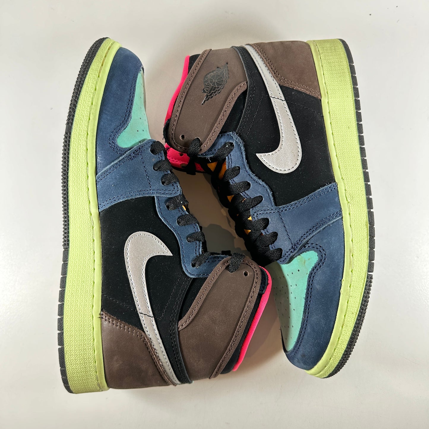 575441 201 Jordan 1 Retro High Tokyo Bio Hack (GS) [USED] - 6.5 Y (Used)