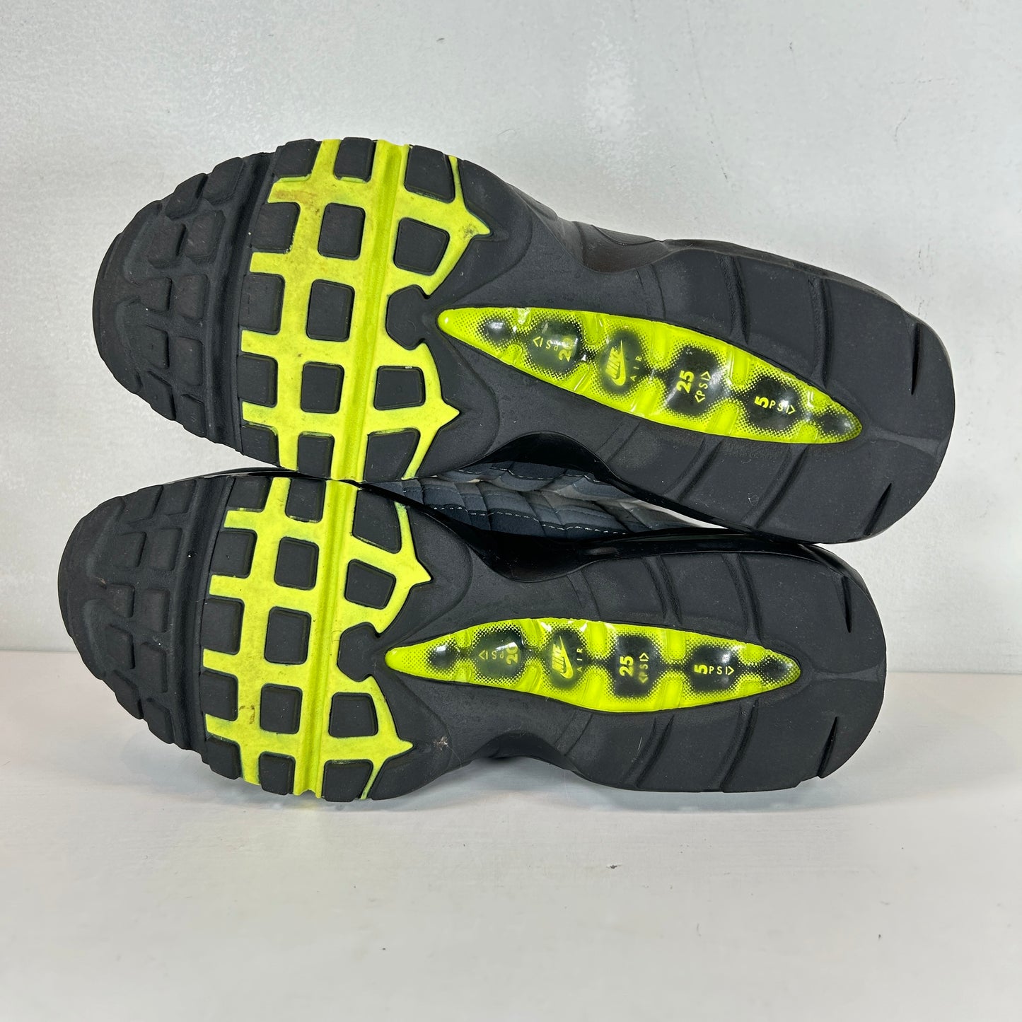 307960 002 Nike Air Max 95 OG Neon (2015) (Women's) [USED] - 8 W (Used) (Replace Box)