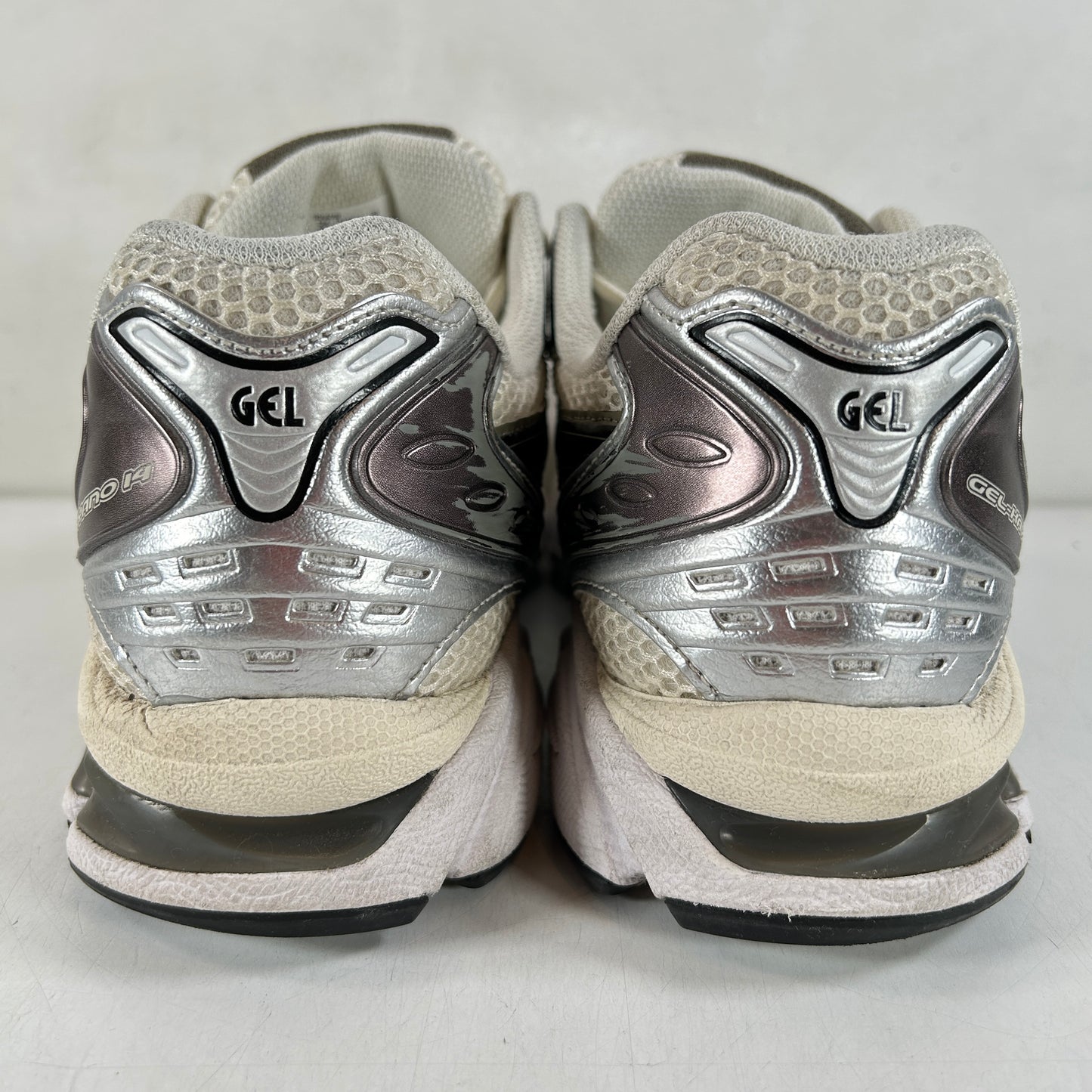 1201A019 108 ASICS Gel-Kayano 14 Crema Negro Metálico Ciruela