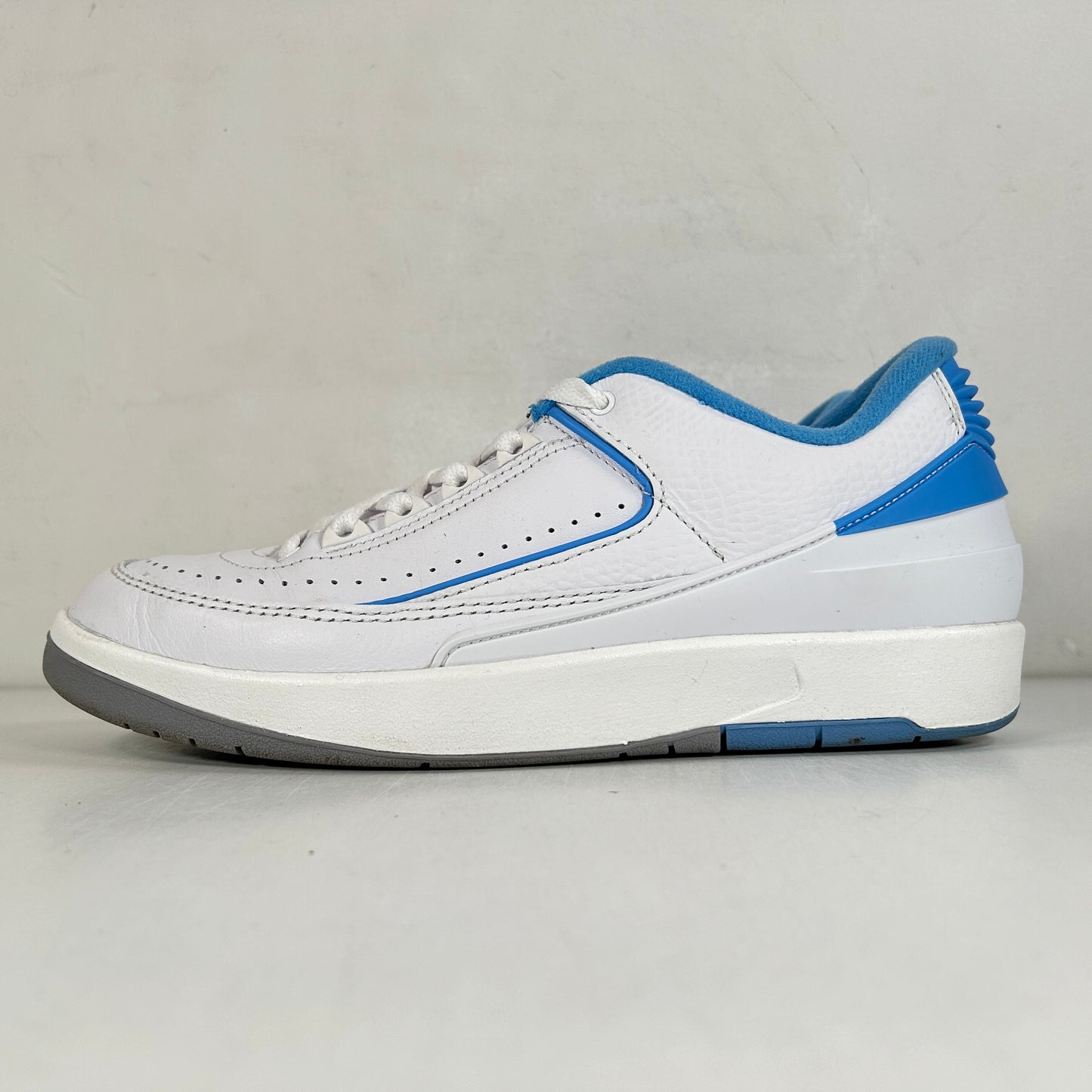 DV9956 104 Jordan 2 Retro Low UNC [USED] - 8.5 M (Used)