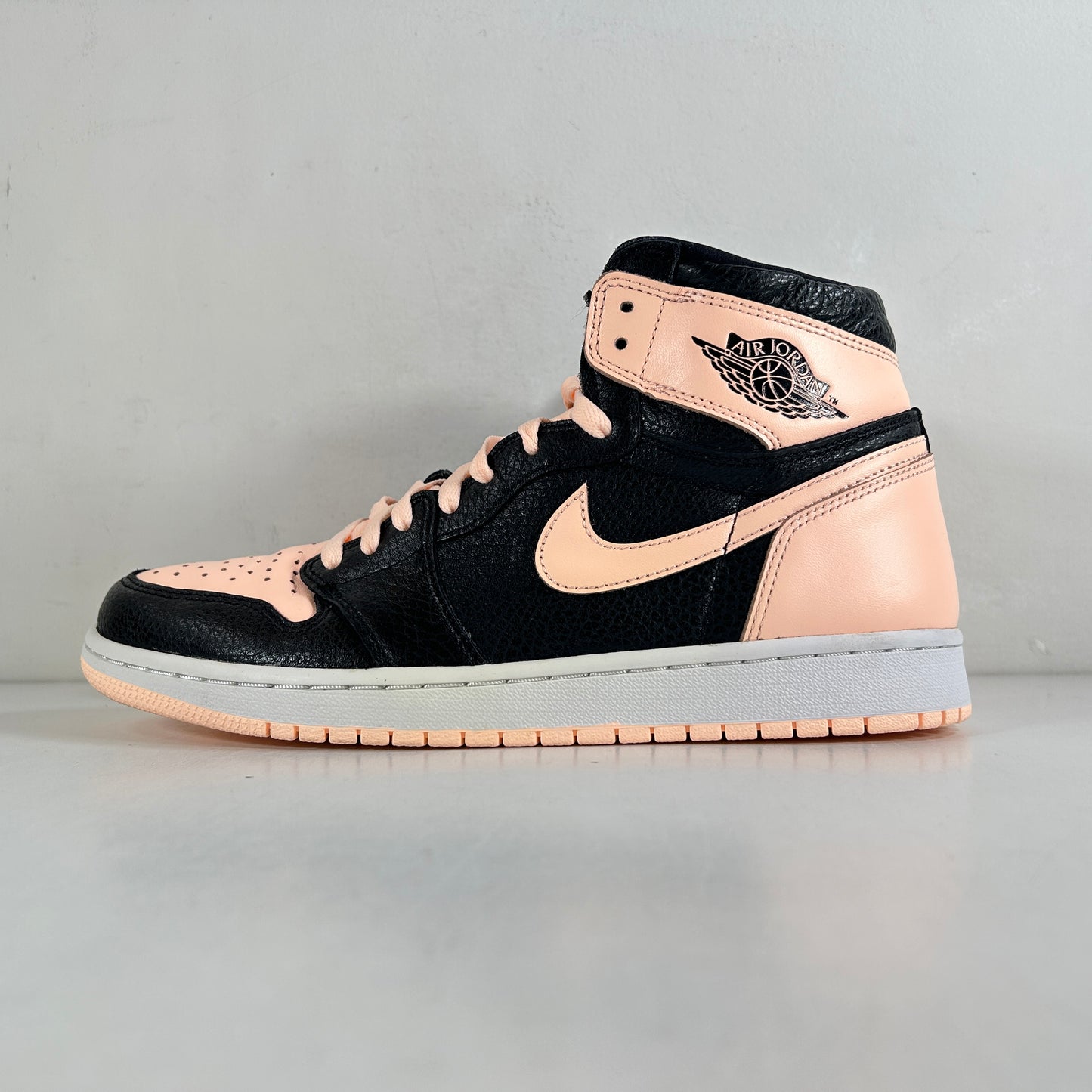 555088 081 Jordan 1 Retro High Black Crimson Tint [USED] - 10 M (Used)