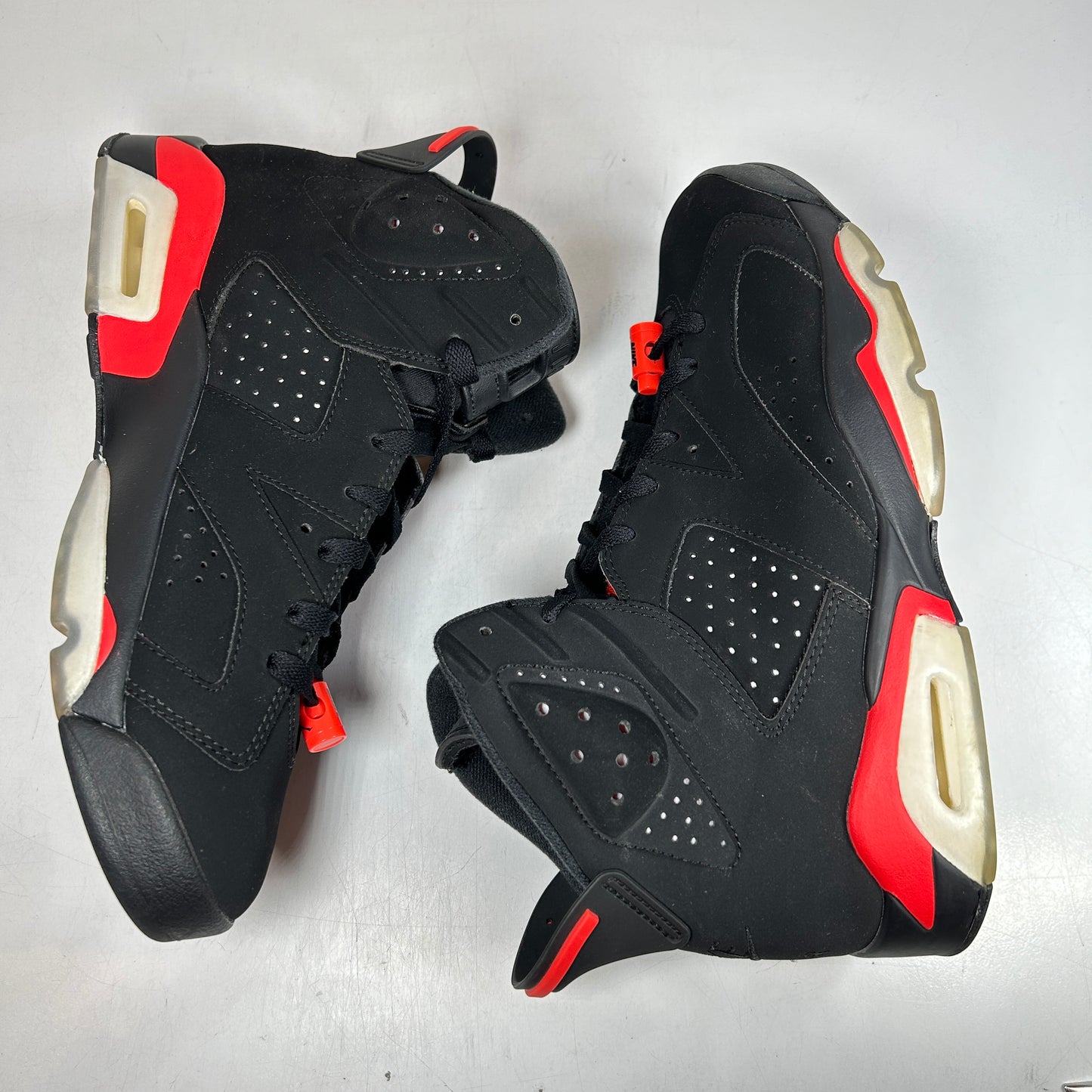 384664 060 Jordan 6 Retro Black Infrared (2019) [USED] - 9 M (Used)