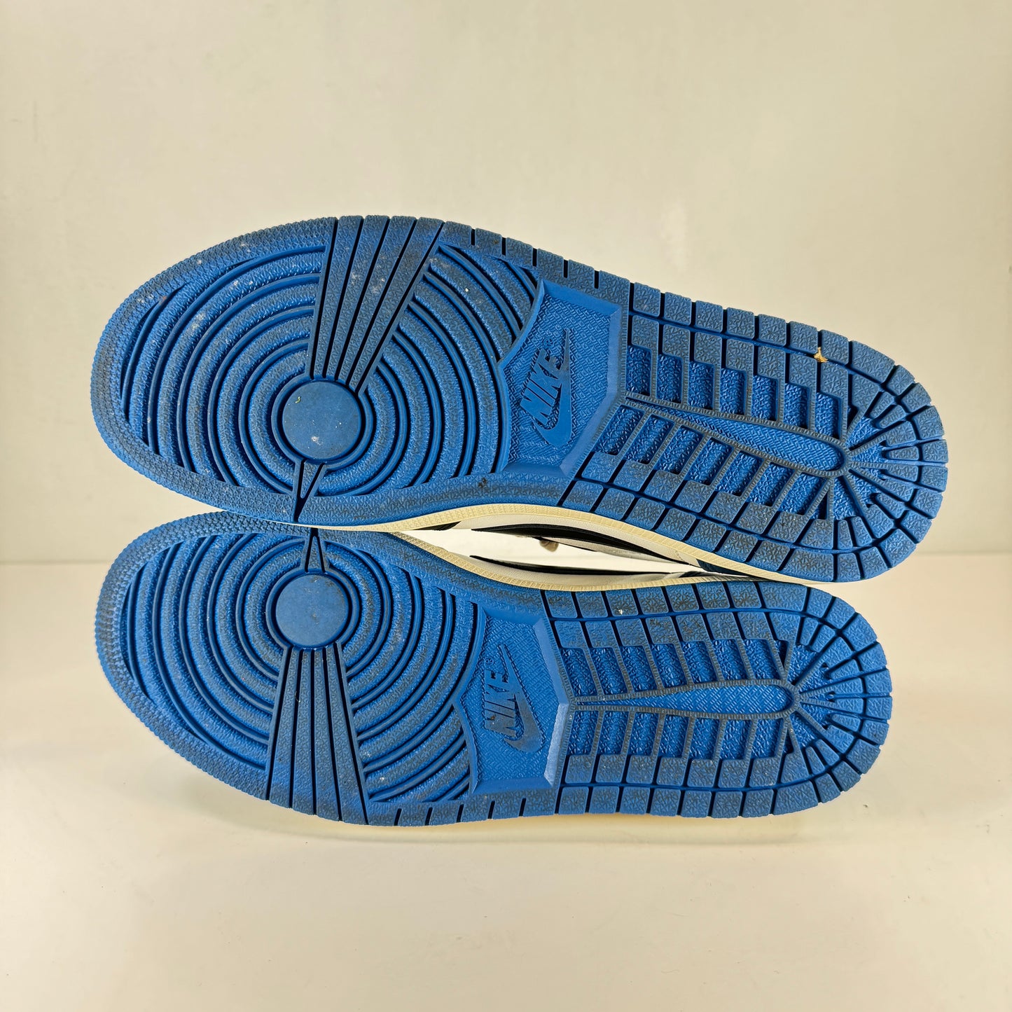DM7866 140 Jordan 1 Low Fragment x Travis Scott [USED] - 10.5 M (VNDS)