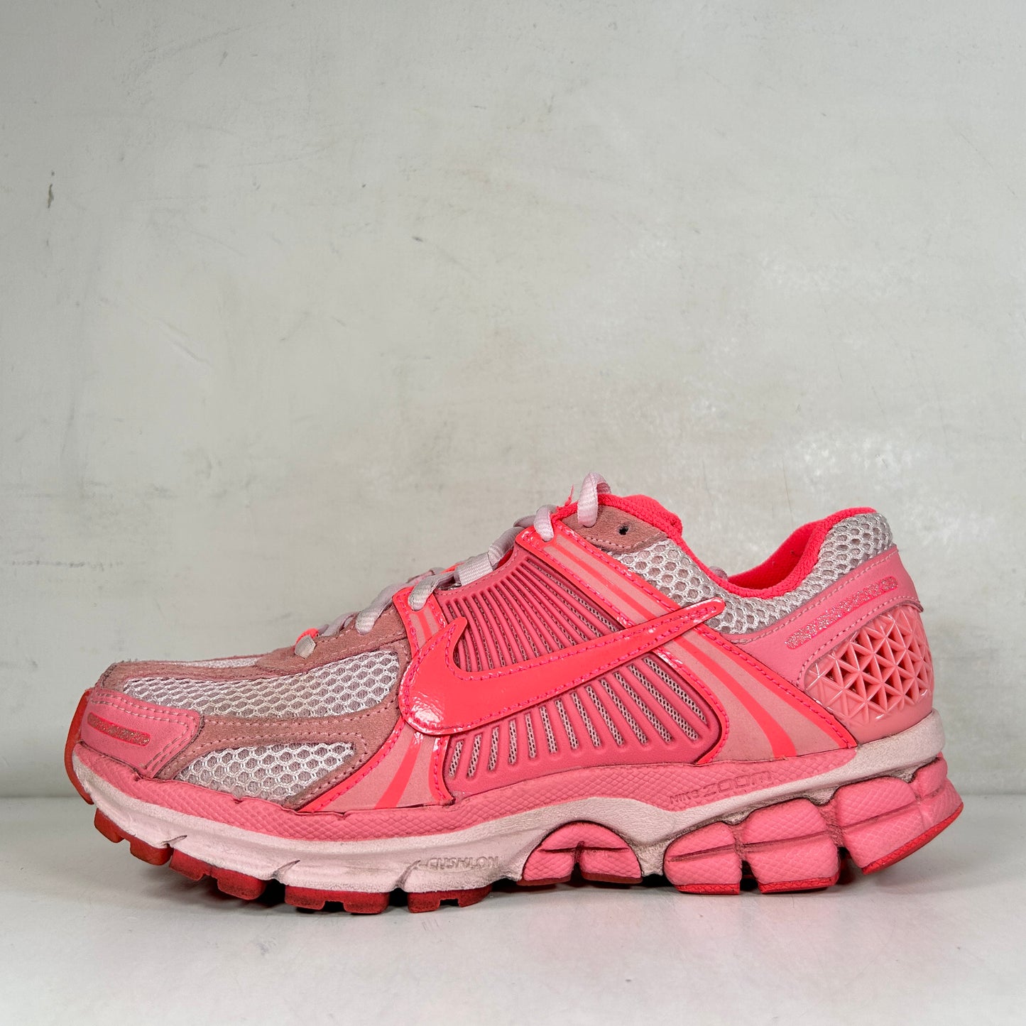 FQ0257 666 Nike Zoom Vomero 5 Coral Chalk Hot Punch (Women's) 6.5 W (Used)